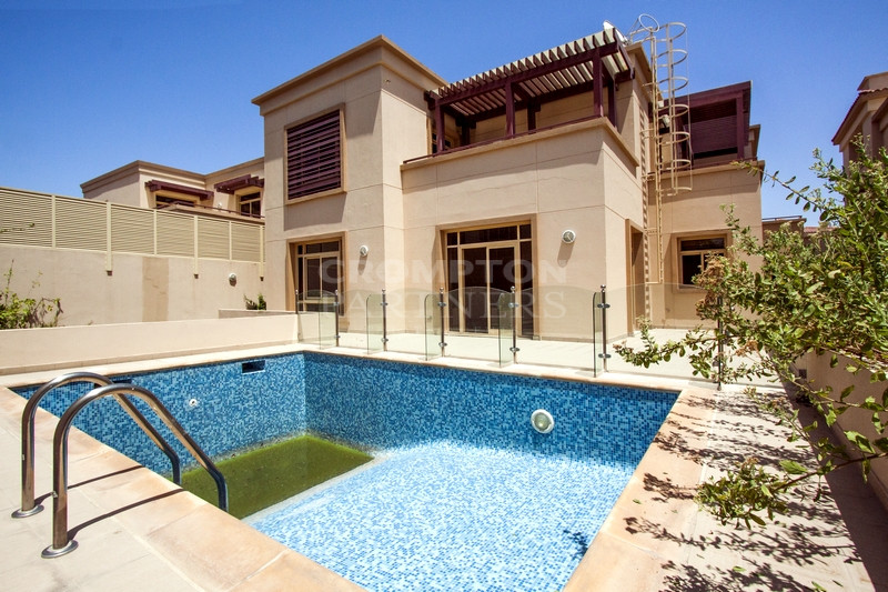 Private Pool | Family Garden Villa | Vacant - Photo 3