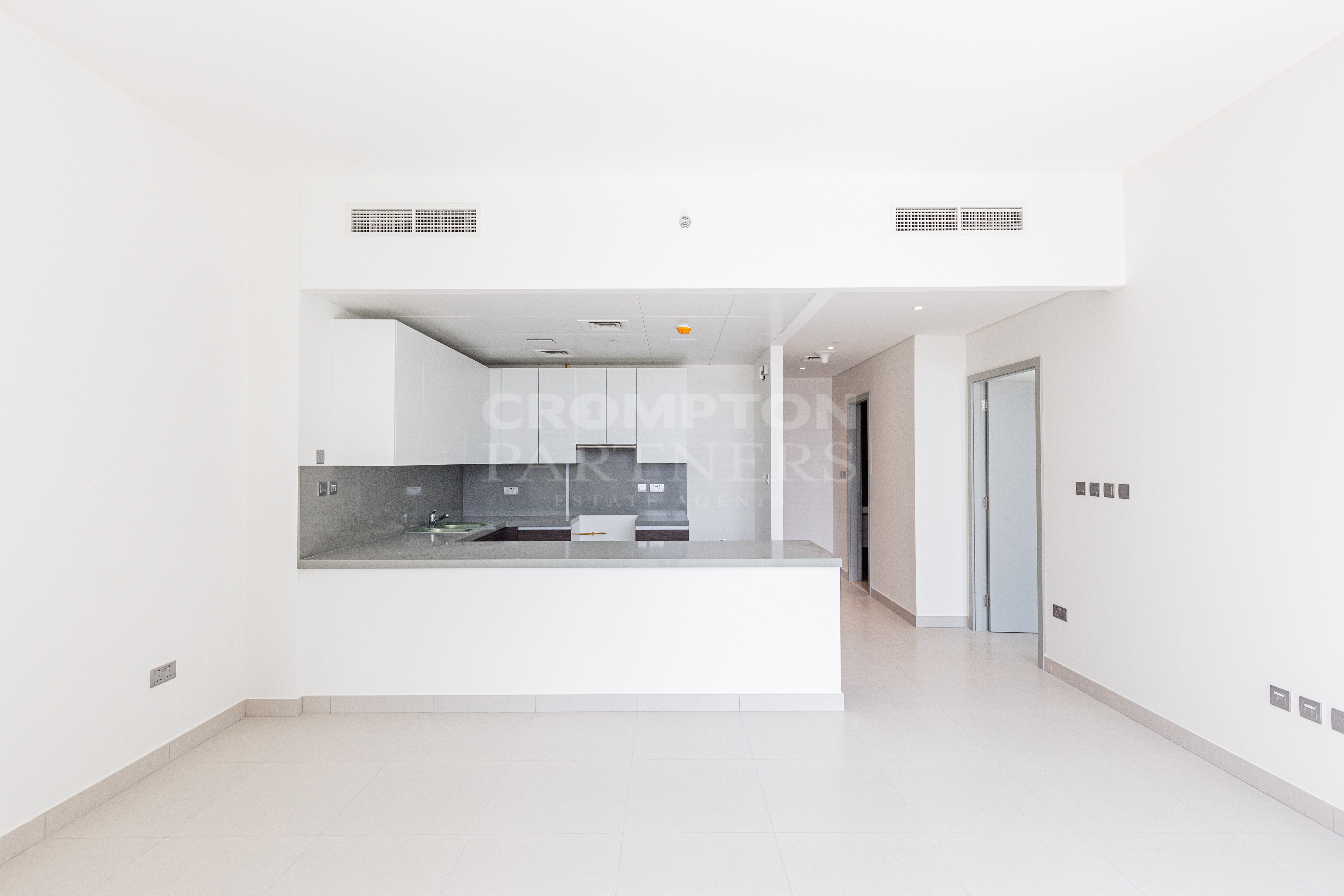 Vacant And Ready | Great Location | Spacious - Photo 5