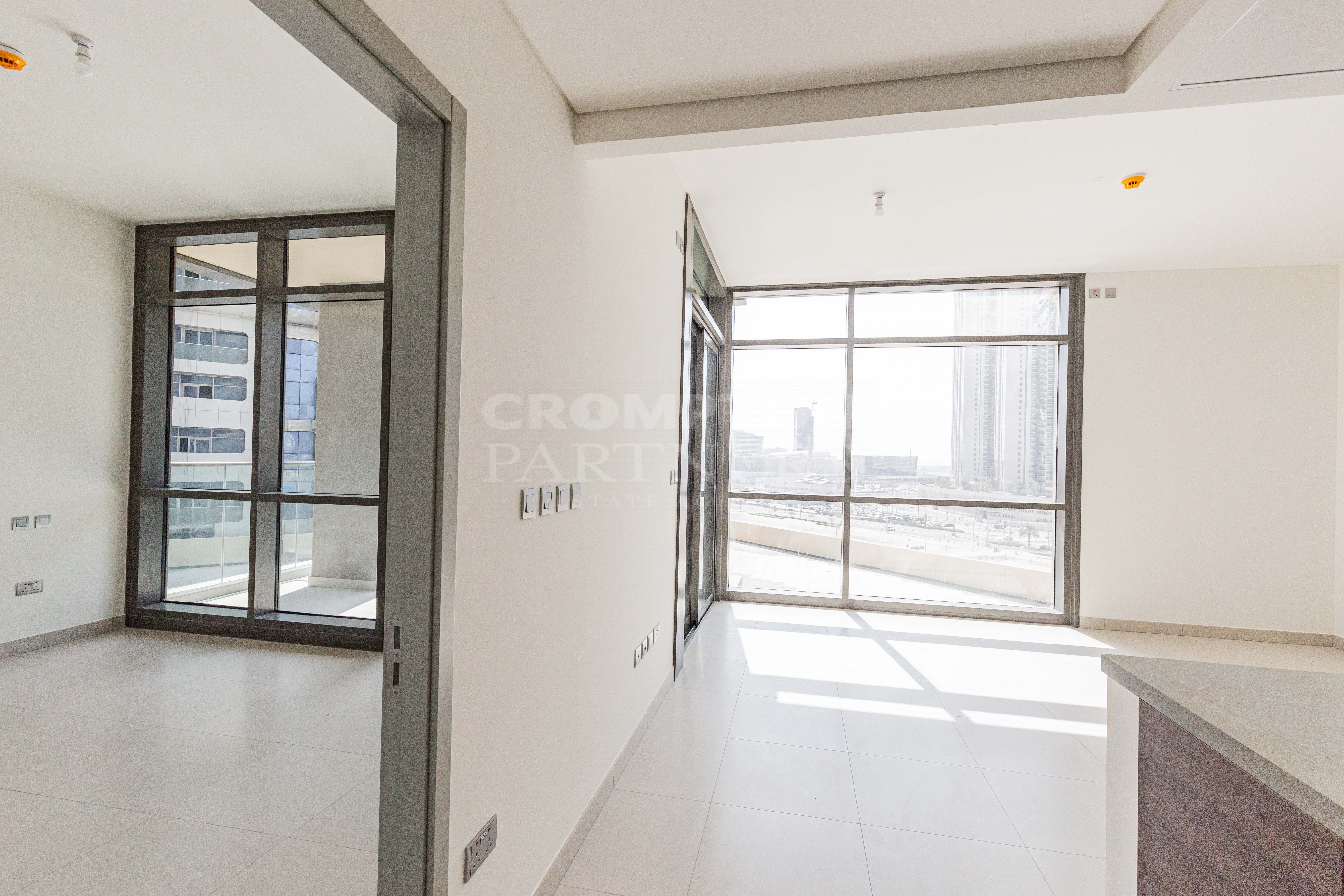 Vacant And Ready | Great Location | Spacious - Photo 2