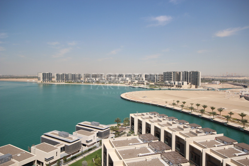 Full Sea Views | Spacious | Best Amenities - Photo 2