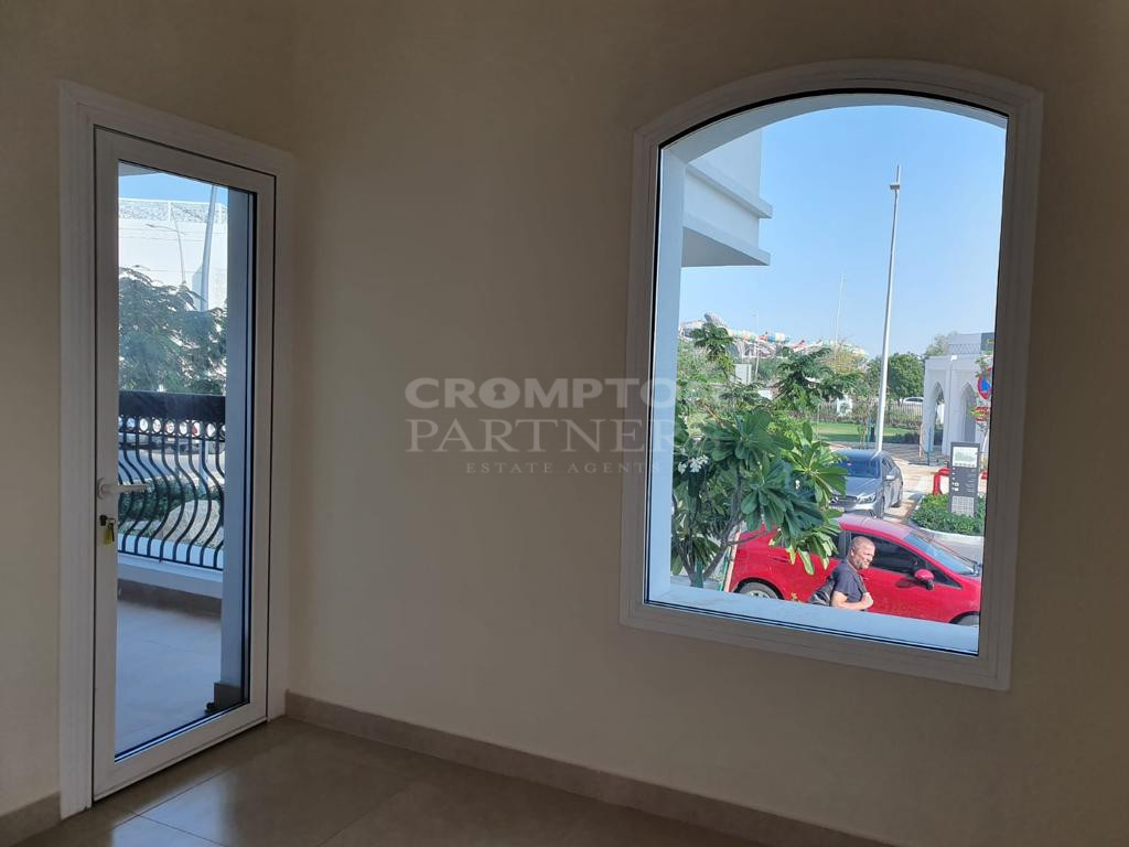 Ground Floor | Easy Access | Close To Ferrari - Photo 3