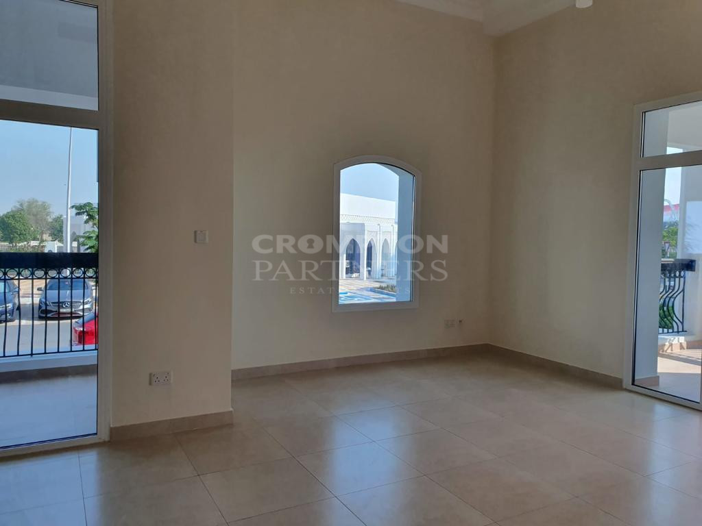 Ground Floor | Easy Access | Close To Ferrari - Photo 4