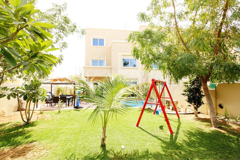 Available Soon | Large Type Villa | Garden - Photo 3