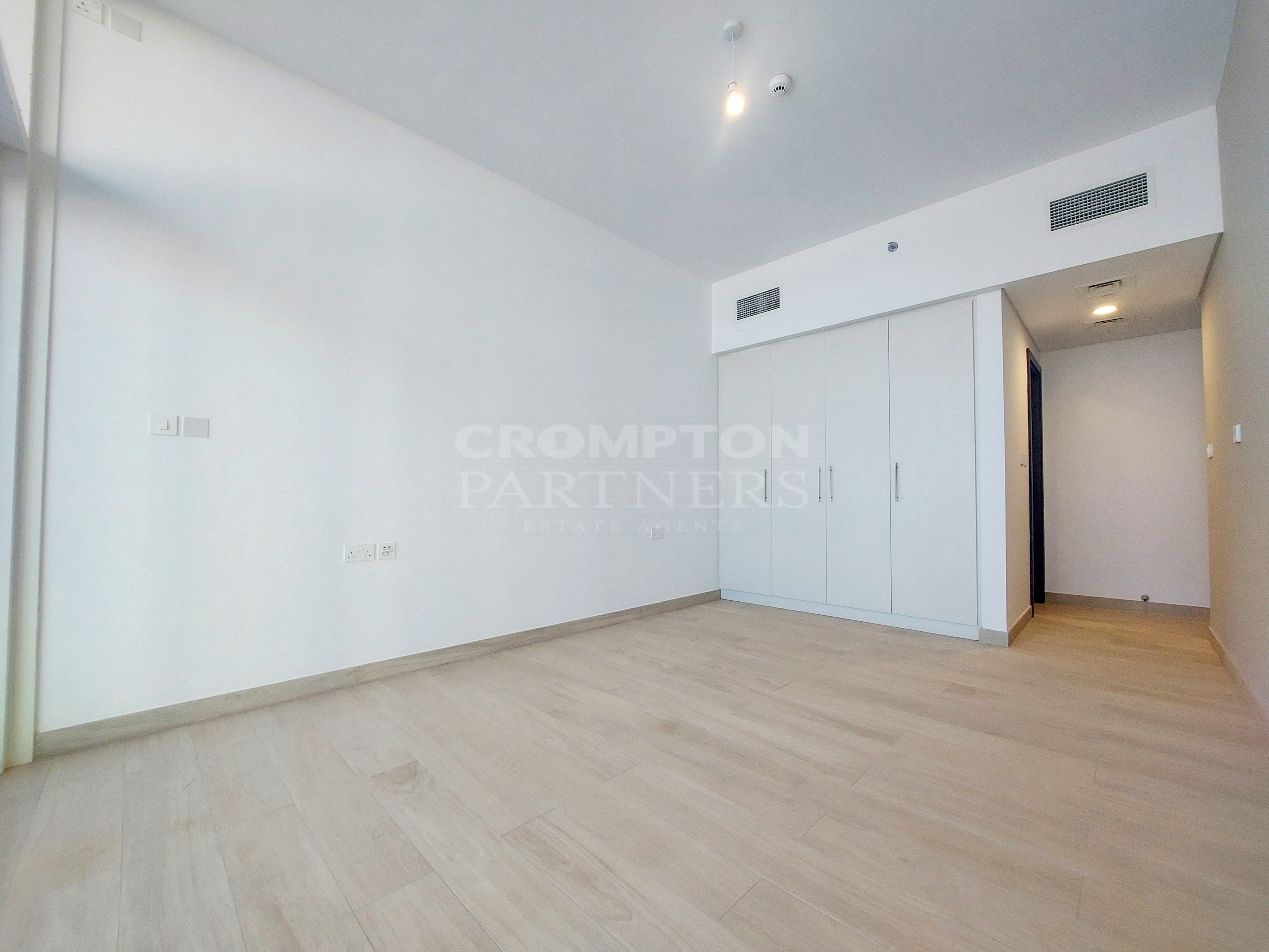 Modern And Bright | Balcony | Vacant | Call Now - Photo 3