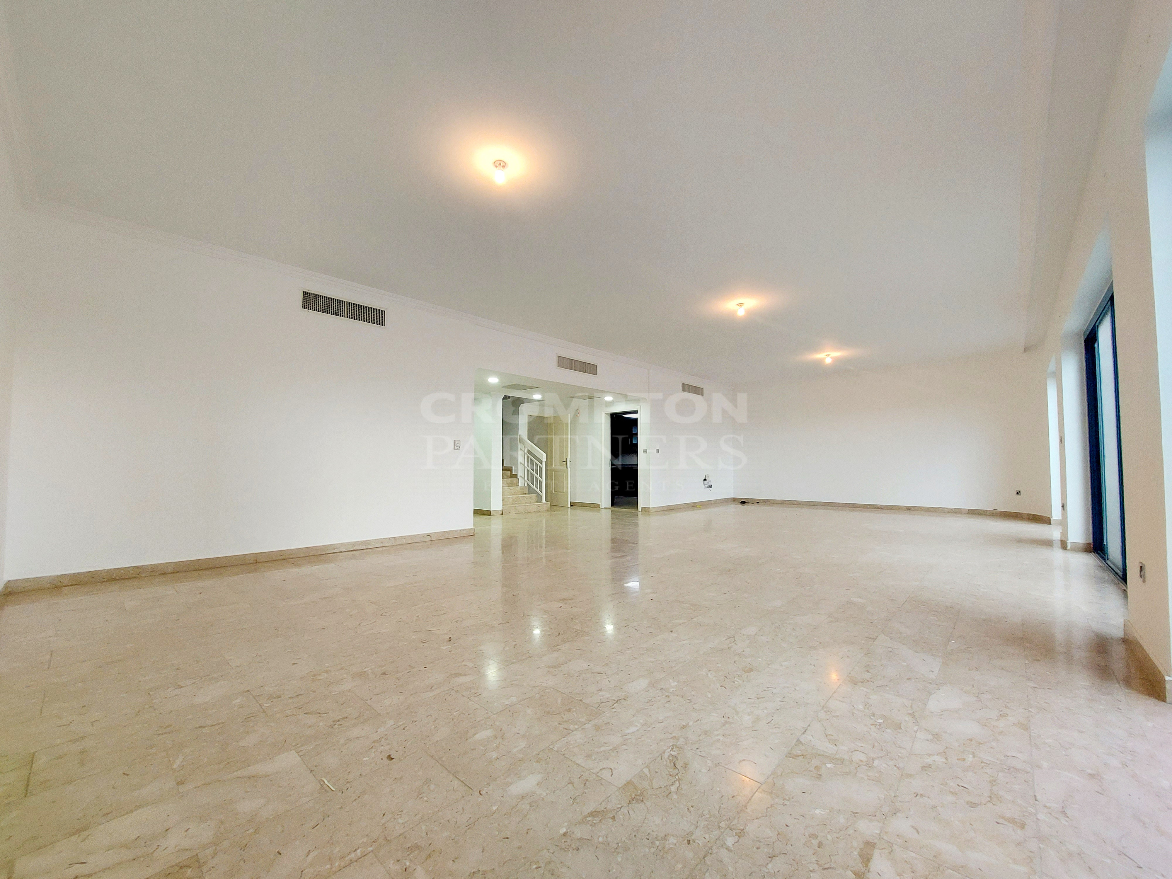 Duplex | Large Balcony | Corniche View | - Photo 2