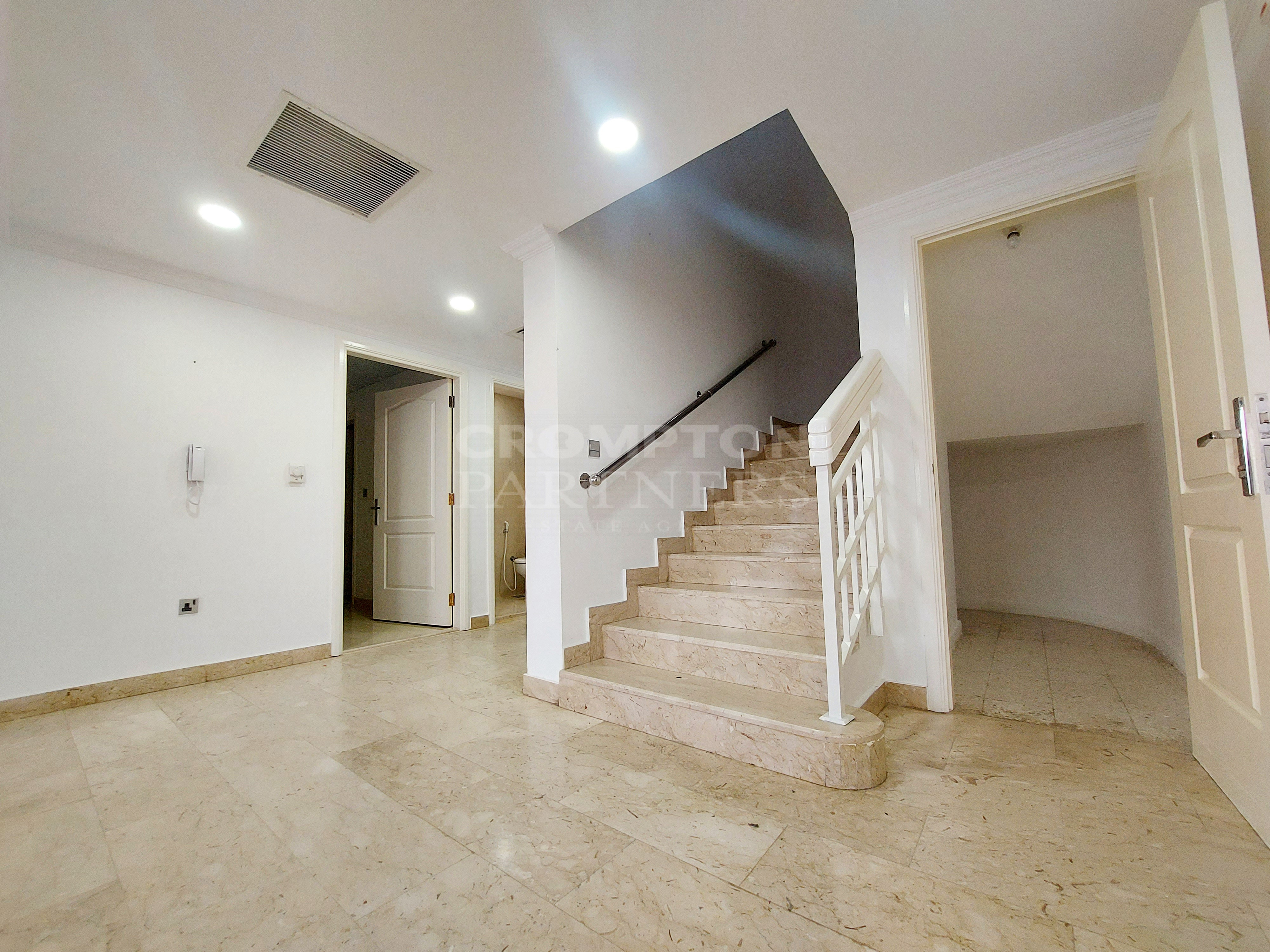 Duplex | Large Balcony | Corniche View | - Photo 4