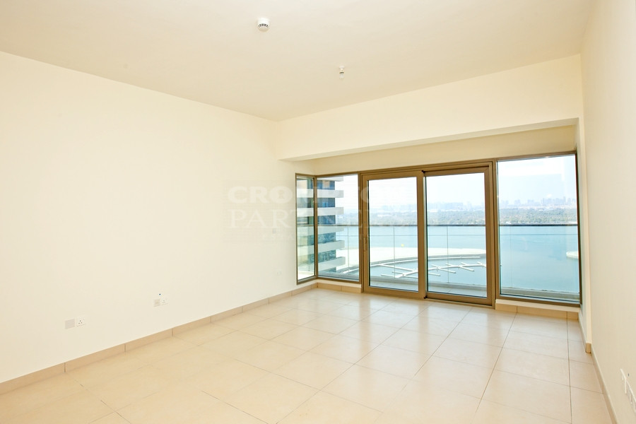 Prime Location | Spacious | Balcony | Vacant  - Photo 3