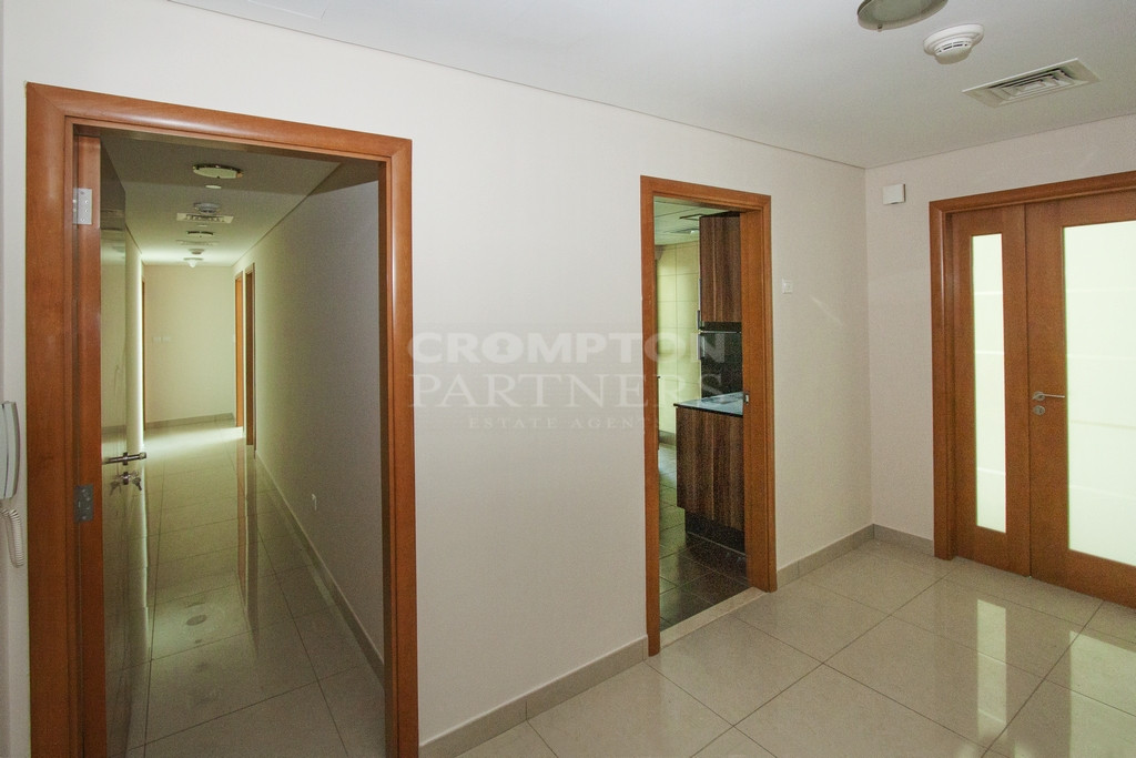 Lavish | Amazing Facilities | Large Balcony - Photo 4