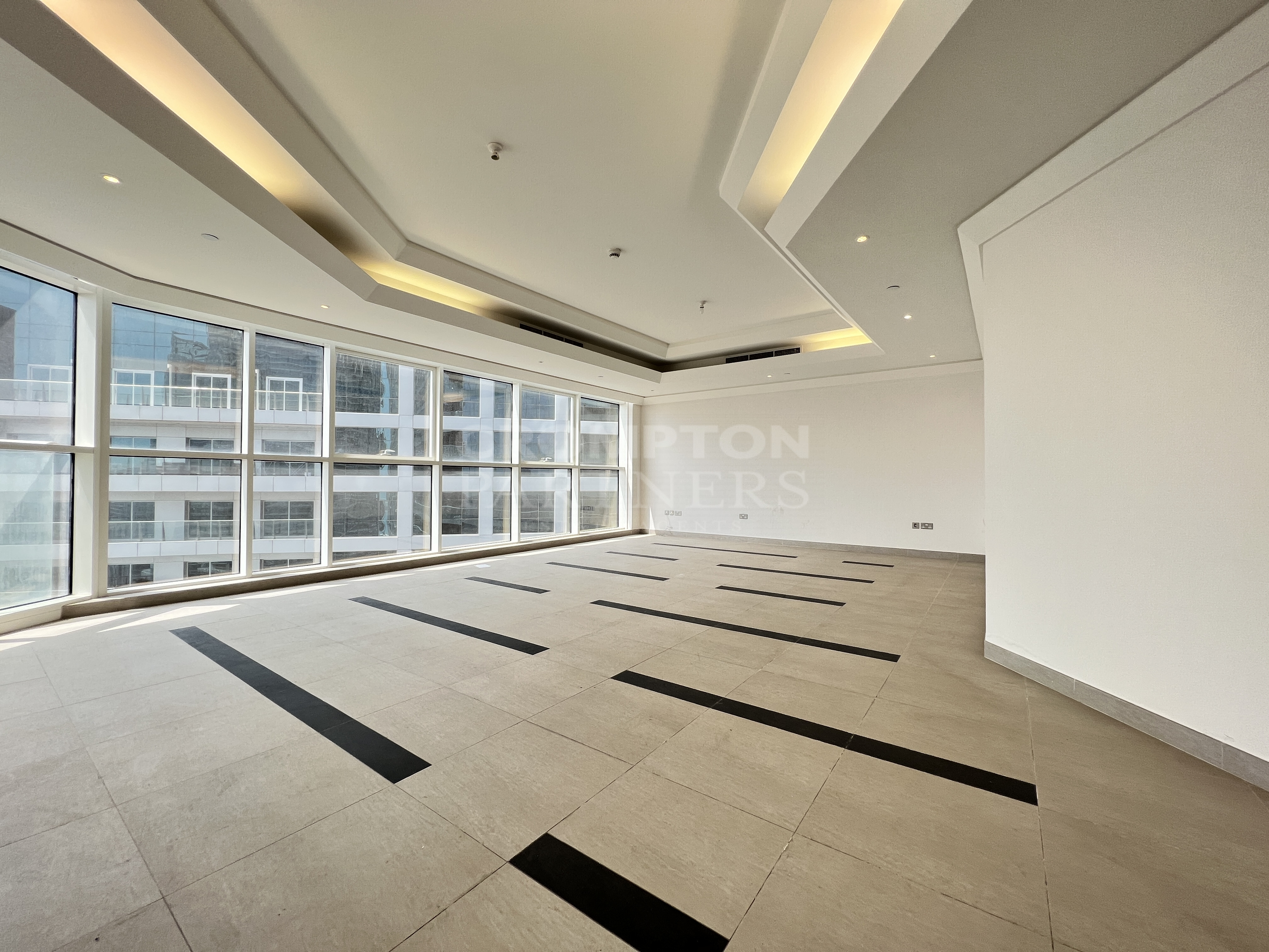 Spacious Apartment | Closed Kitchen | Balcony - Photo 4