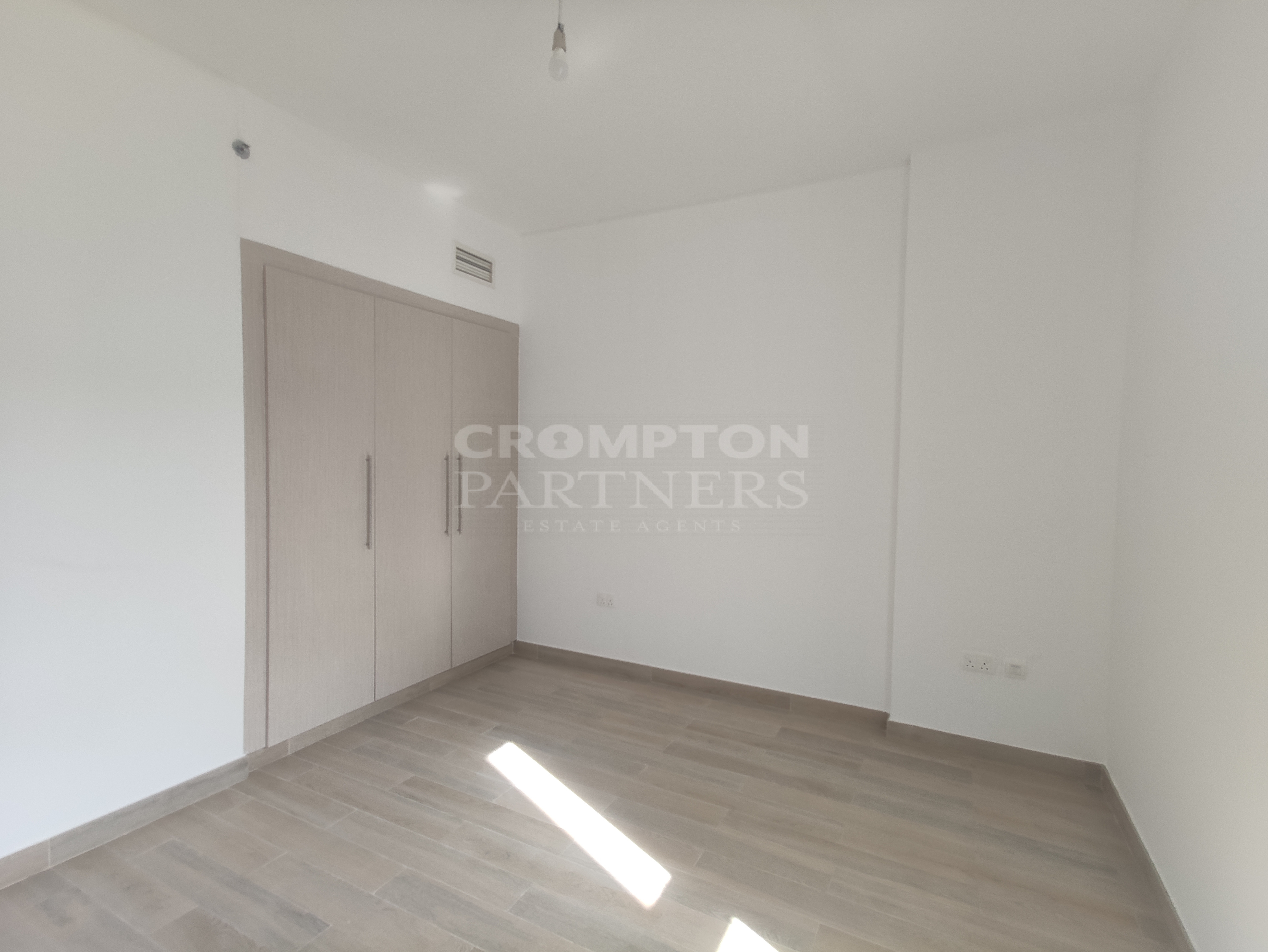 Prime Location | Best Amenities | Vacant - Photo 5