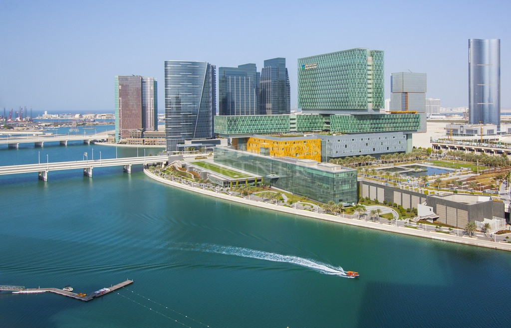 Water Facing | Big Layout | Vacant And Ready - Photo 2