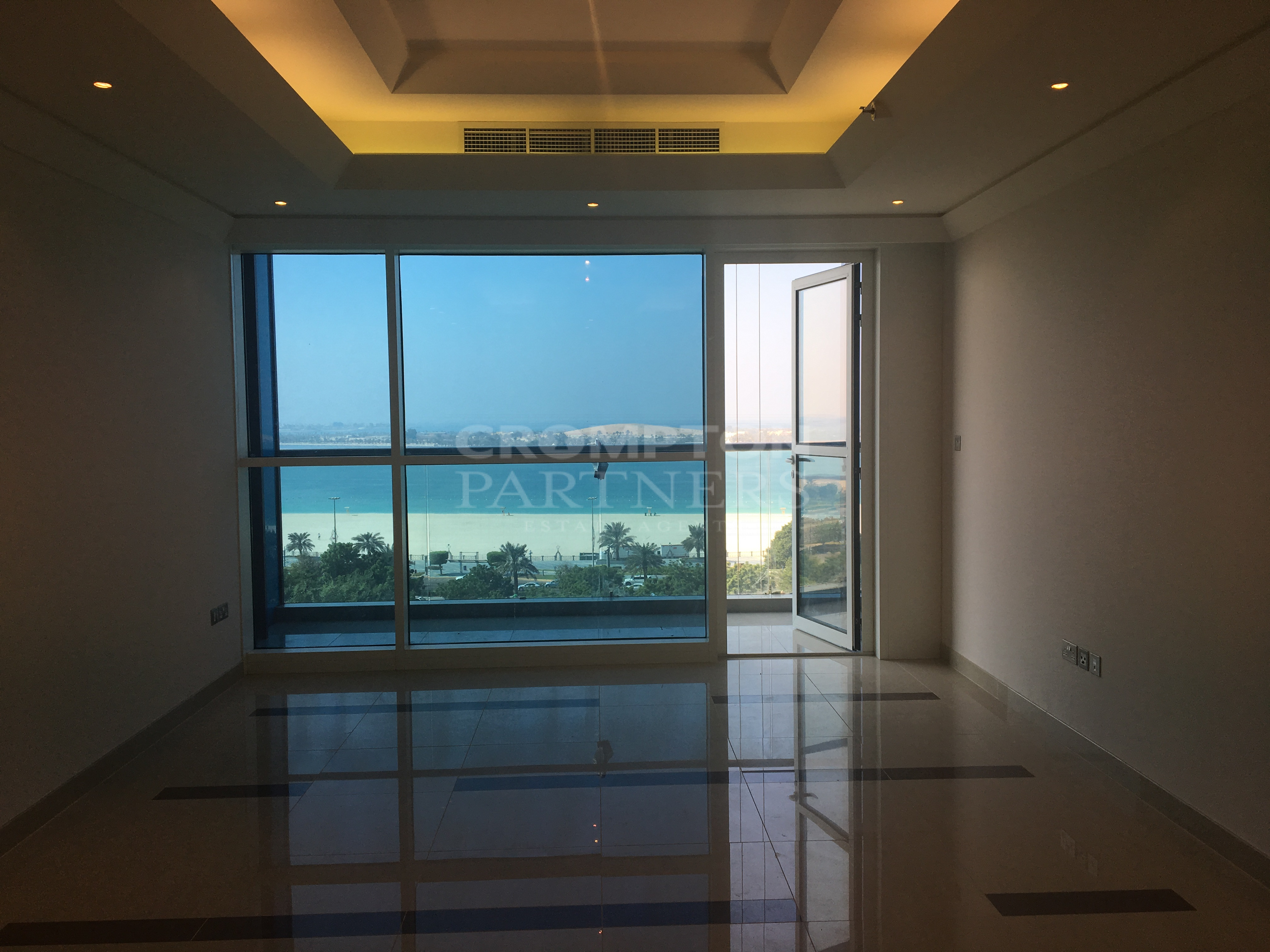 Rare Unit | Spacious | Close-Kitchen | Vacant - Photo 5