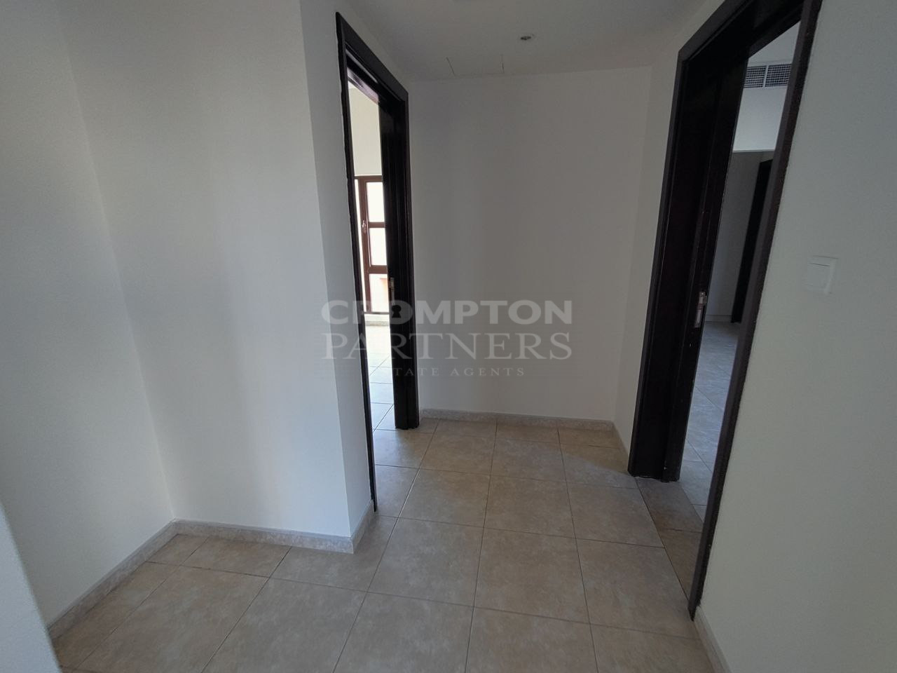 Excellent Family Home | Large Layout | Vacant - Photo 5