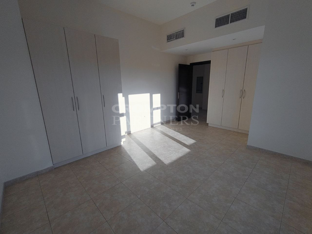 Excellent Family Home | Large Layout | Vacant - Photo 4