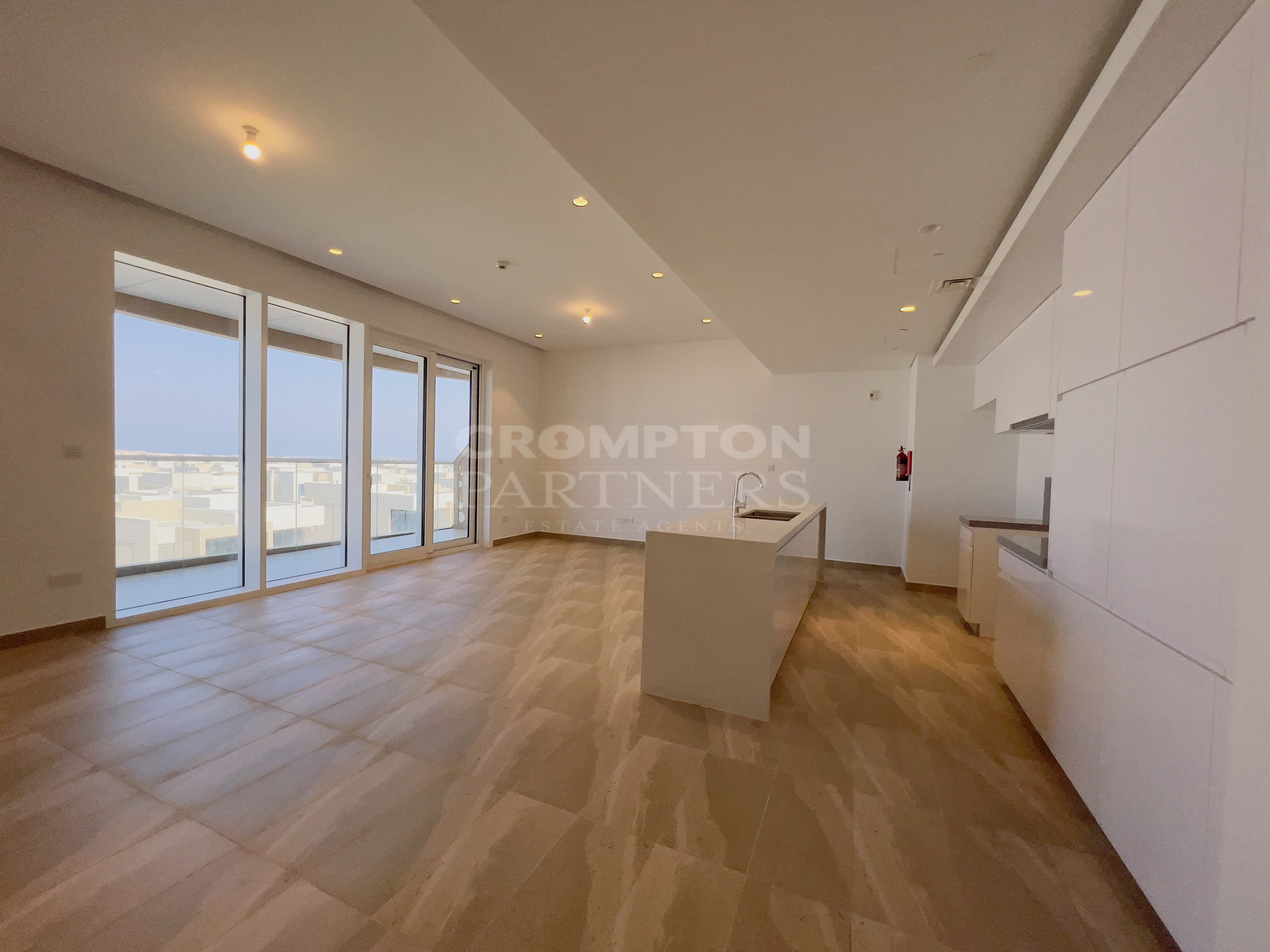 Luxurious | Beach Access | Ready To Move In - Photo 4