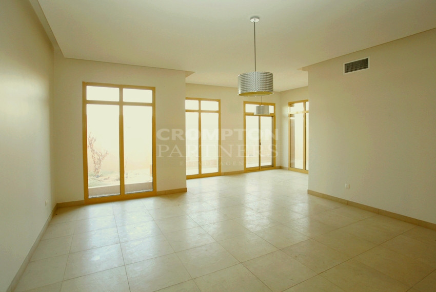 Stunning | Spacious | Vacant And Ready   - Photo 3