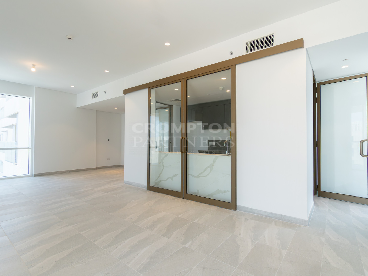 Sea View | Spacious | Vacant | Beach Access - Photo 5