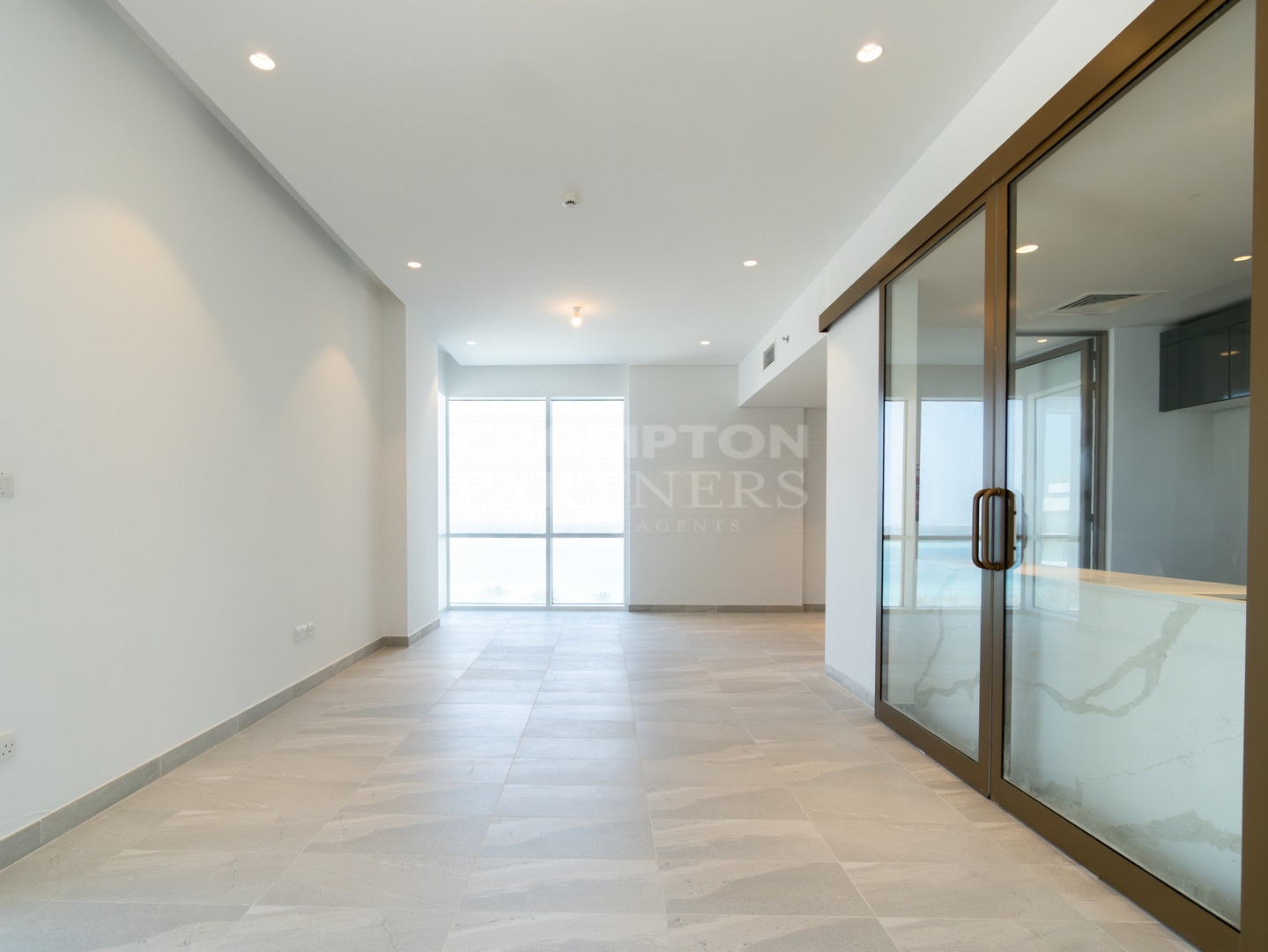 Sea View | Spacious | Vacant | Beach Access - Photo 3