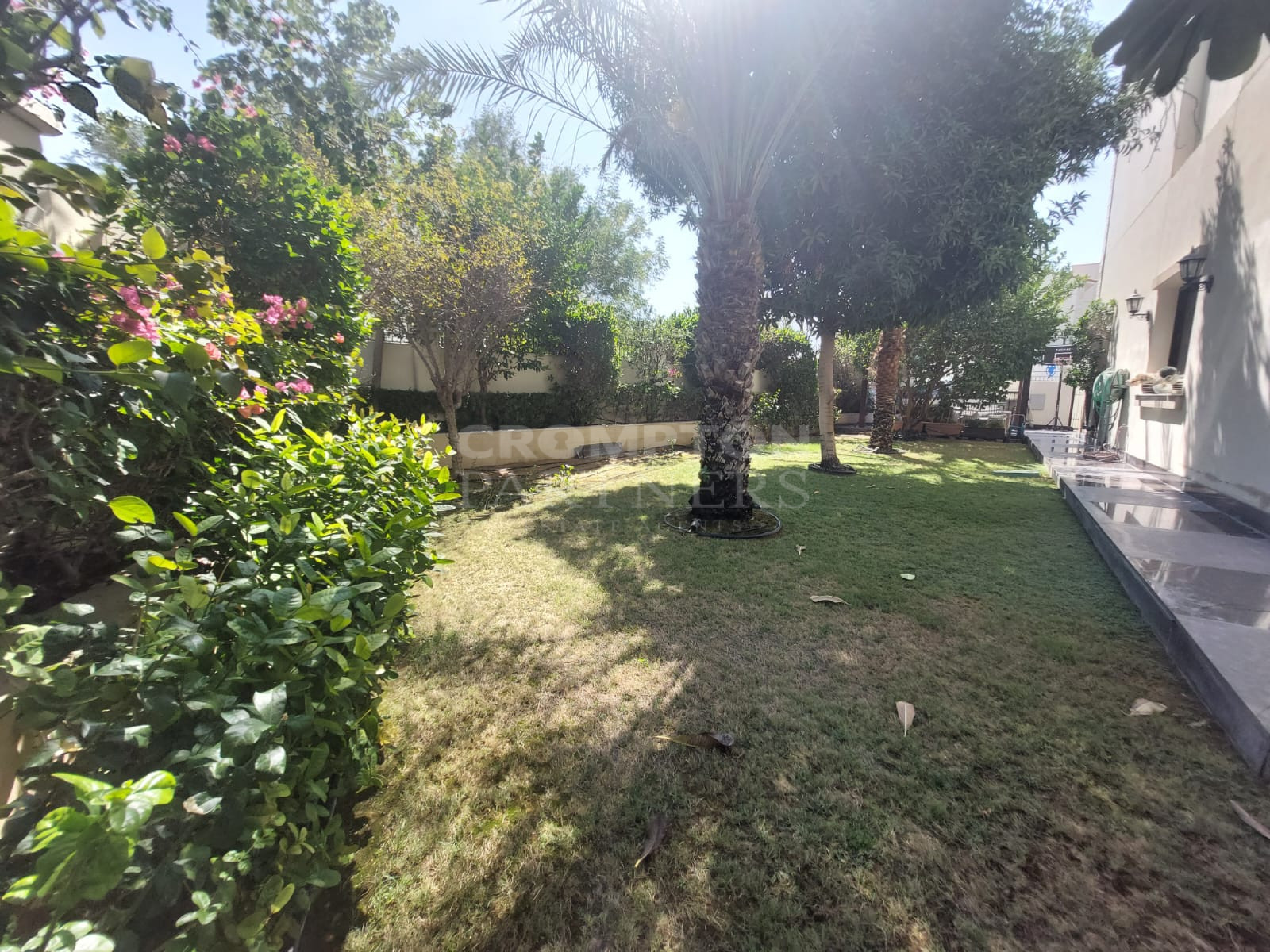 Upgraded | Nice Garden | Corner Unit | Single Row - Photo 1