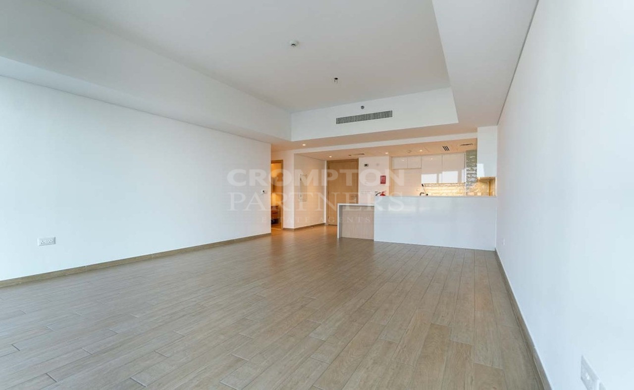 Luxurious | Vacant And Ready | Beach Access - Photo 2