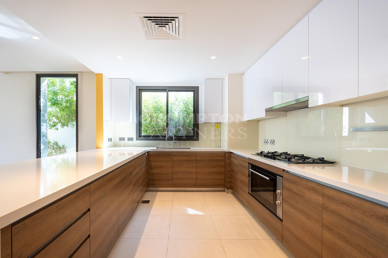 Single Row|Stand Alone Villa|Fully Upgraded - Photo 2