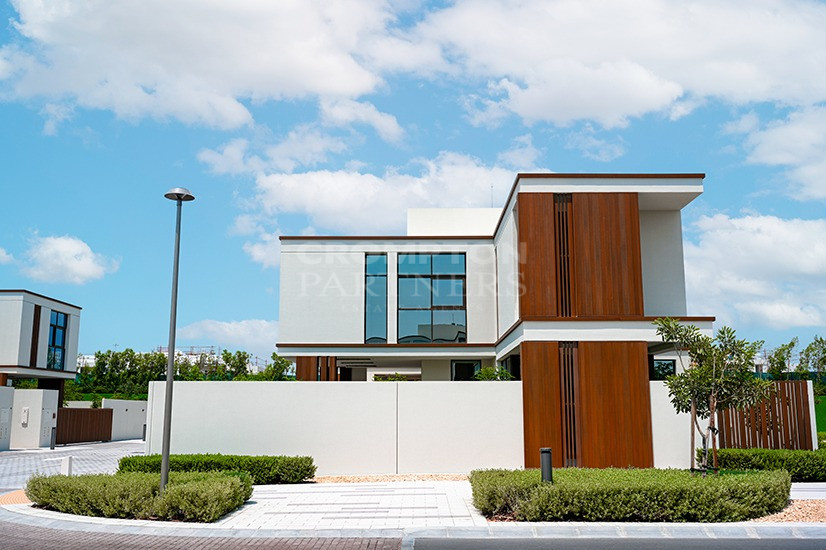 Vibrant Community | Premium Location | Vacant - Photo 3