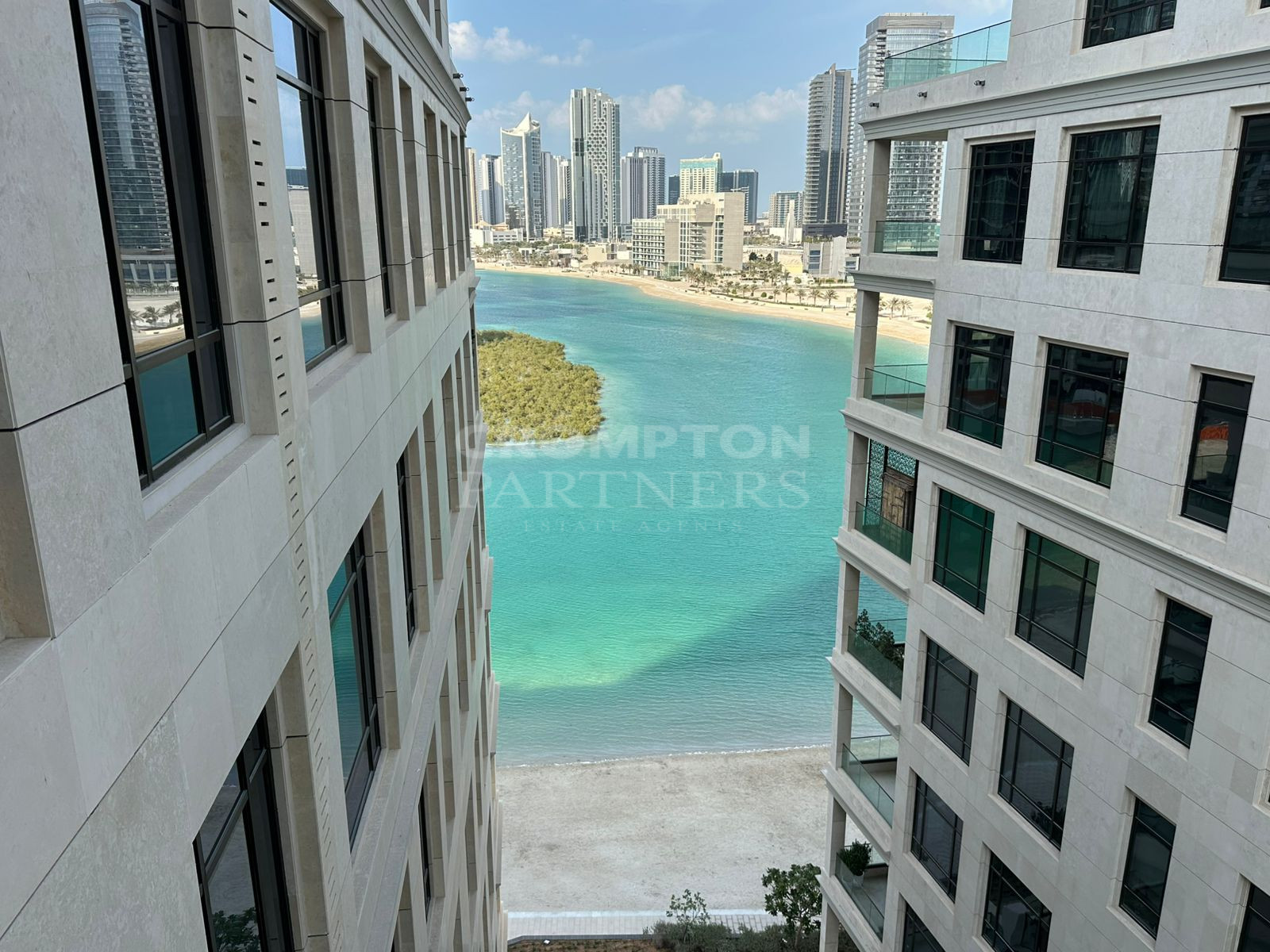 Luxurious | Balcony | Best Location | Vacant - Photo 3