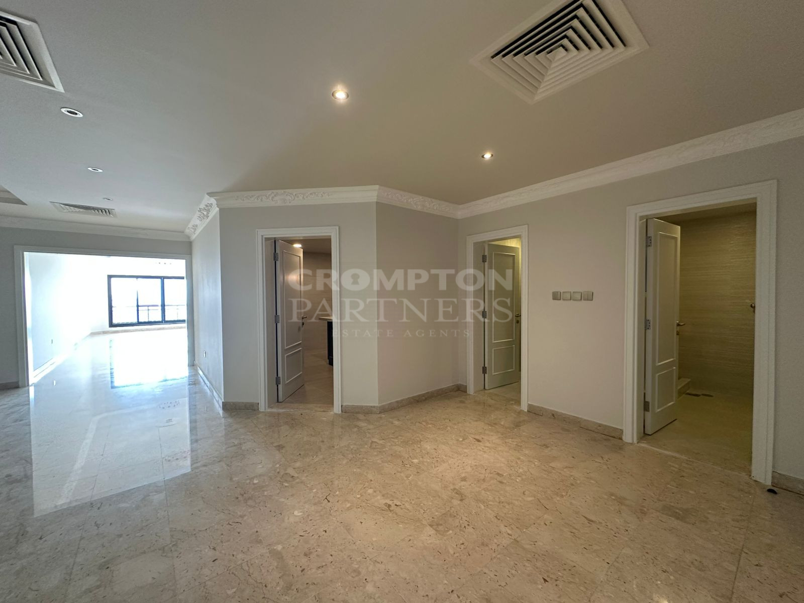 Corniche View | Balcony | Spacious | Vacant - Photo 4