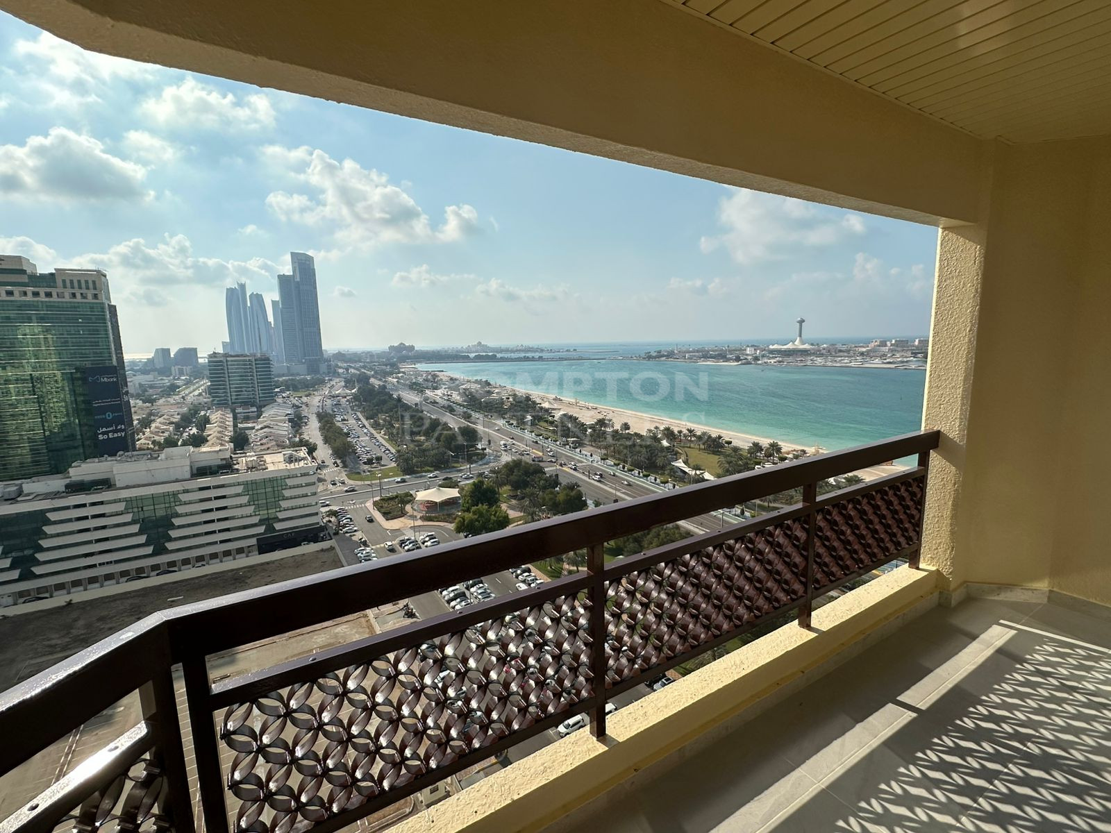 Corniche View | Balcony | Spacious | Vacant - Photo 2