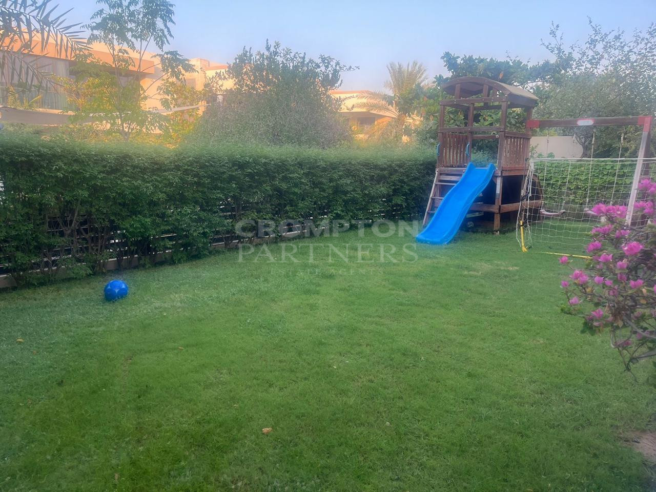 Closed Kitchen, Landscaped, Owner Occupied - Photo 4