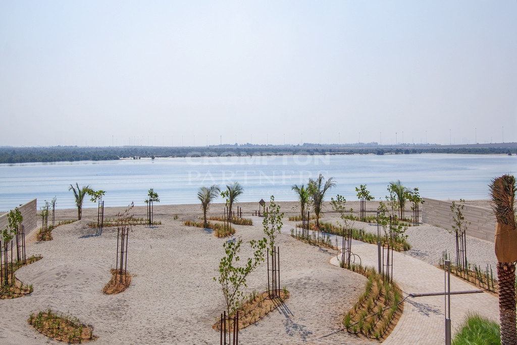 Closed Kitchen, Landscaped, Owner Occupied - Photo 5