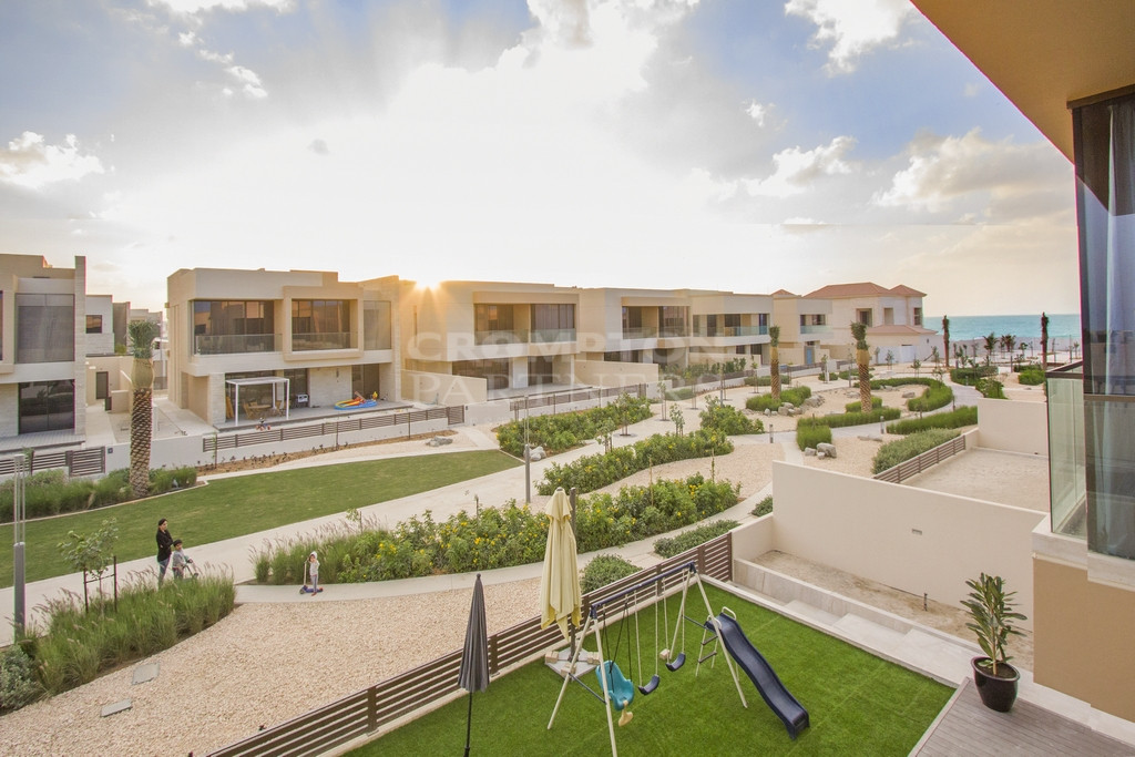 Closed Kitchen, Landscaped, Owner Occupied - Photo 1