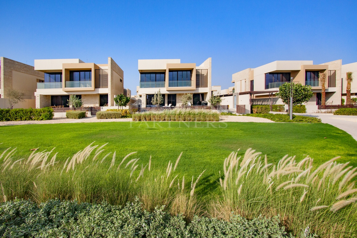 Closed Kitchen, Landscaped, Owner Occupied - Photo 3