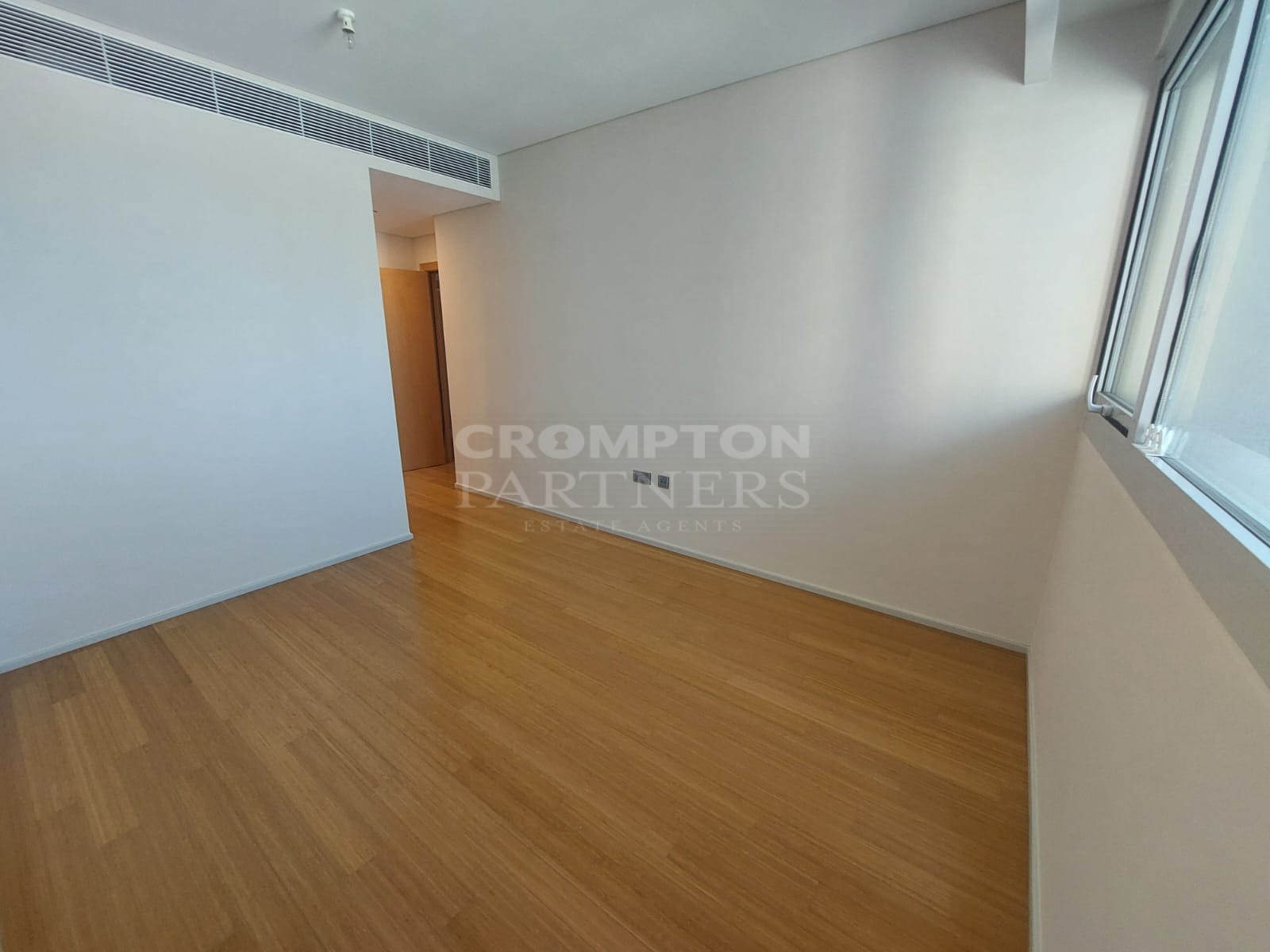 Sea View l 4BR + Maids | Private Beach Access - Photo 5