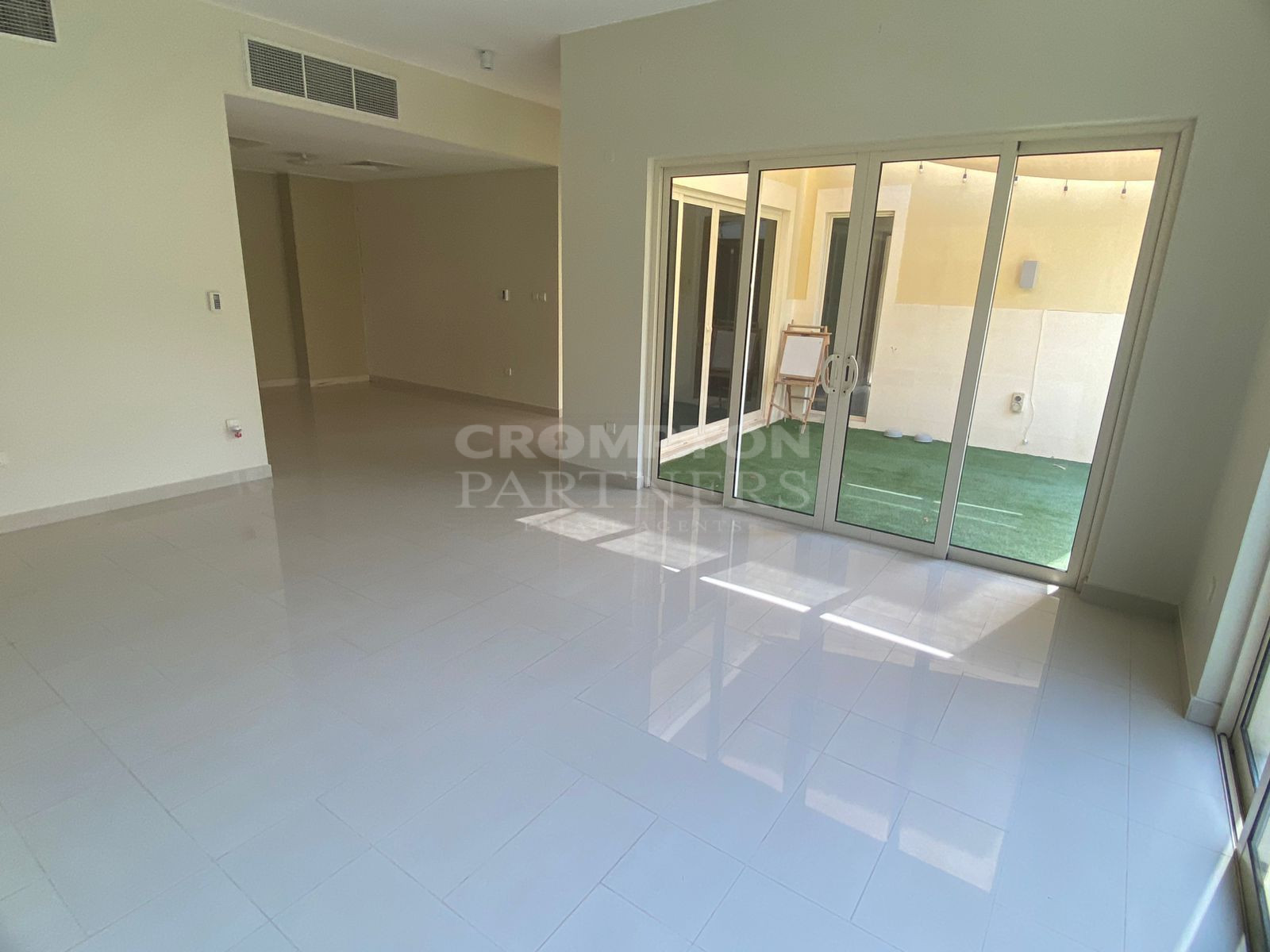 Great Family Home | Vacant Now | Spacious - Photo 2