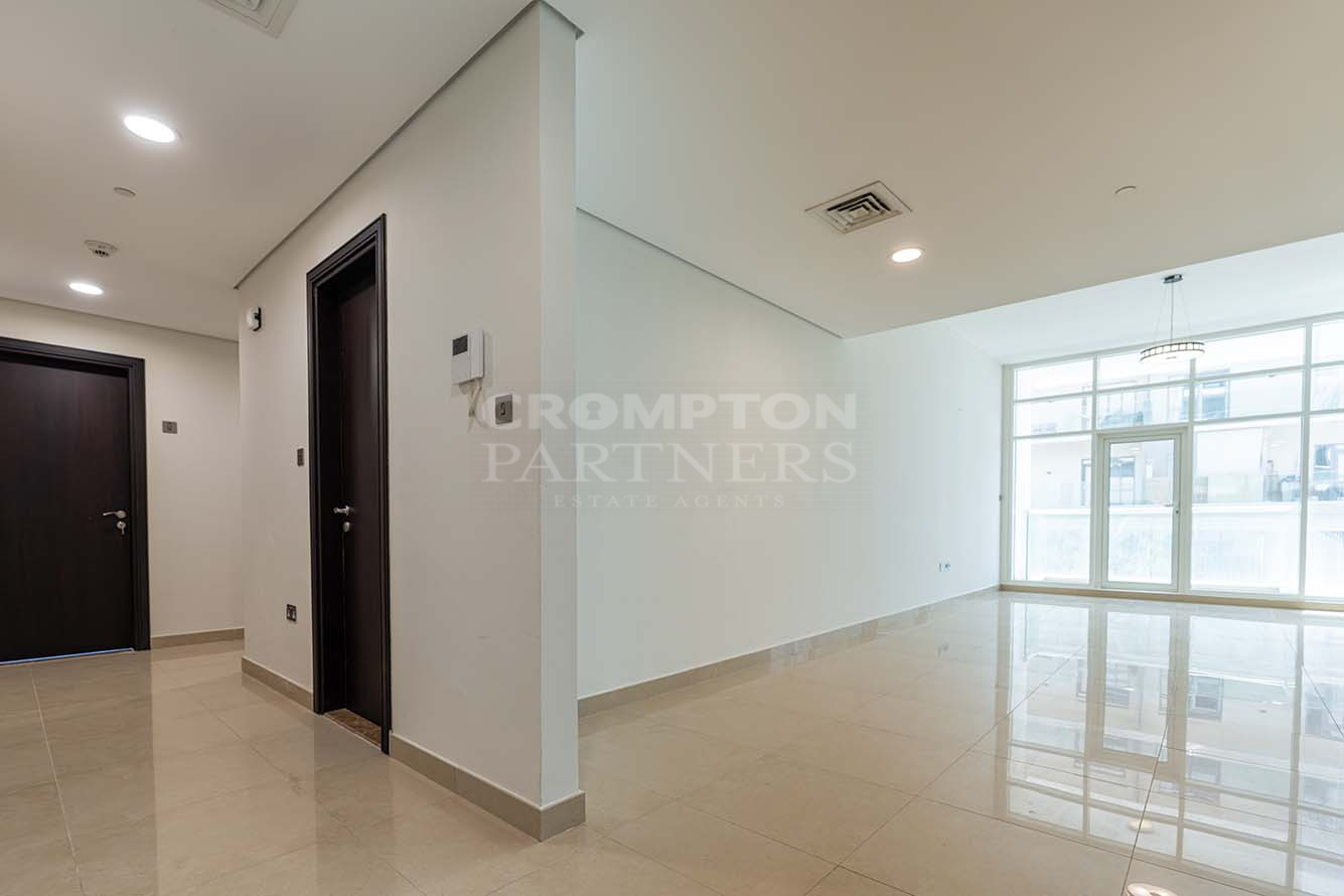 Large Layout | Vacant And Ready | Modern - Photo 5