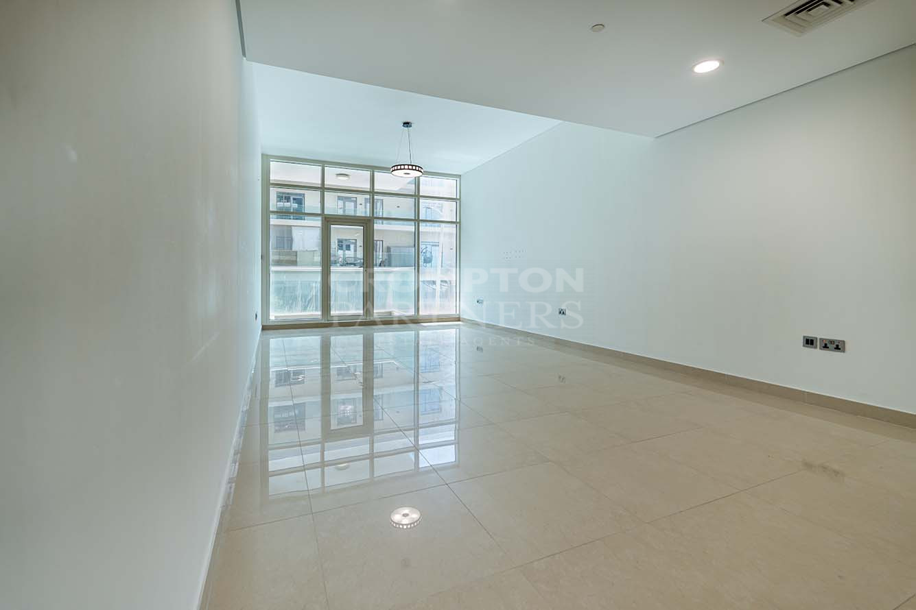 Large Layout | Vacant And Ready | Modern - Photo 3