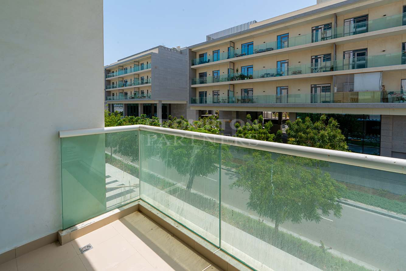 Large Layout | Vacant And Ready | Modern - Photo 2
