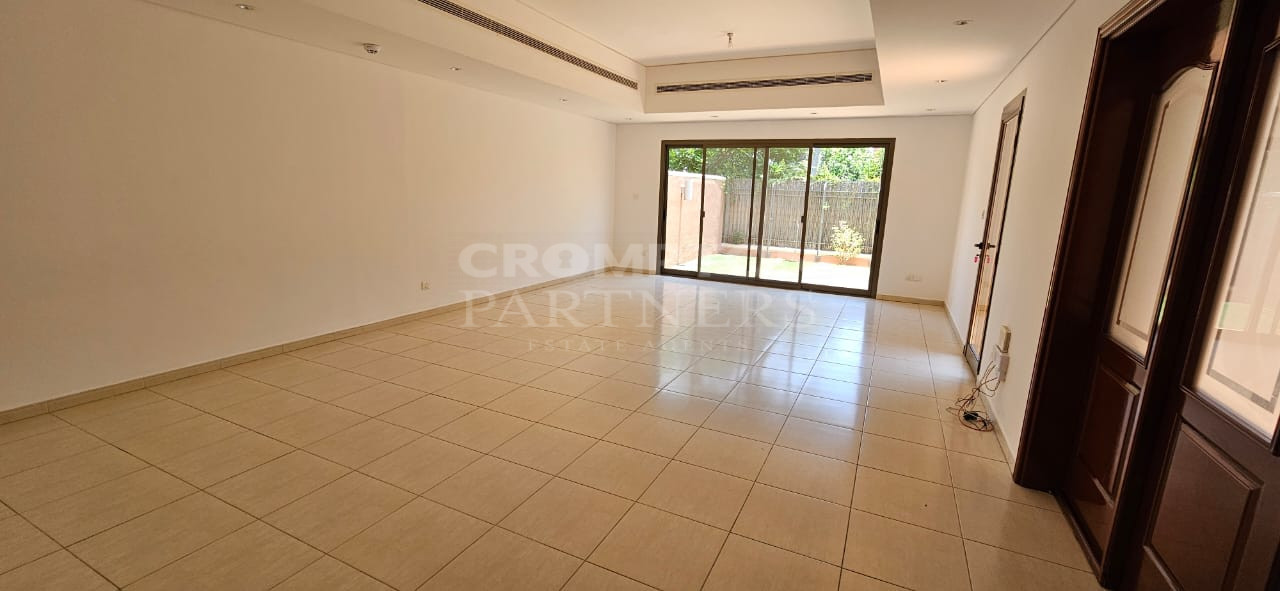 Vacant | Excellent Family Home | Single Row - Photo 2