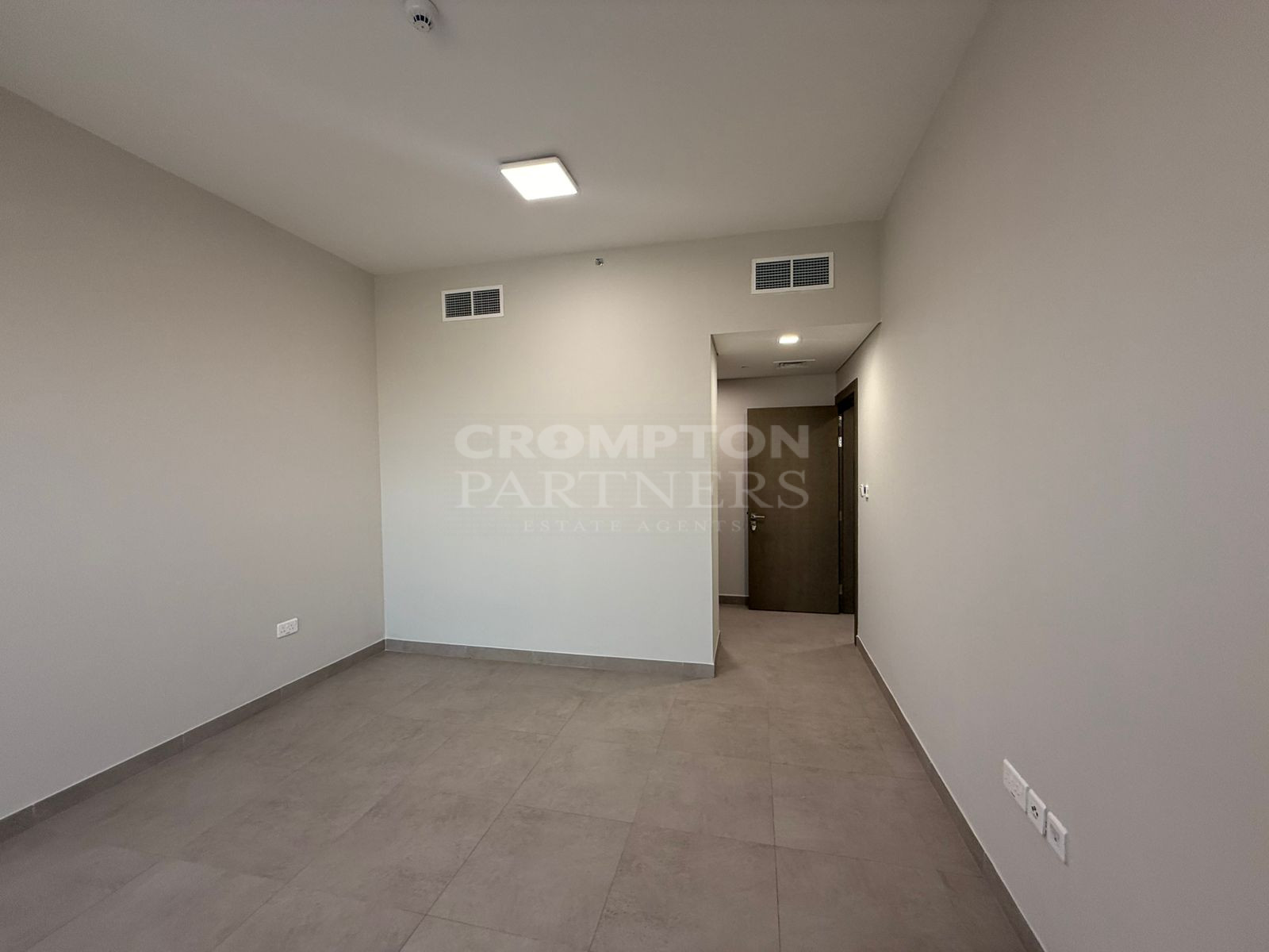Spectacular | Vacant | Big Layout | Call Now - Photo 2