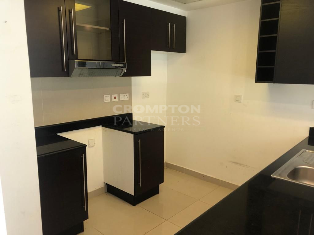Well Maintained | Spacious Living| Private Garden - Photo 5