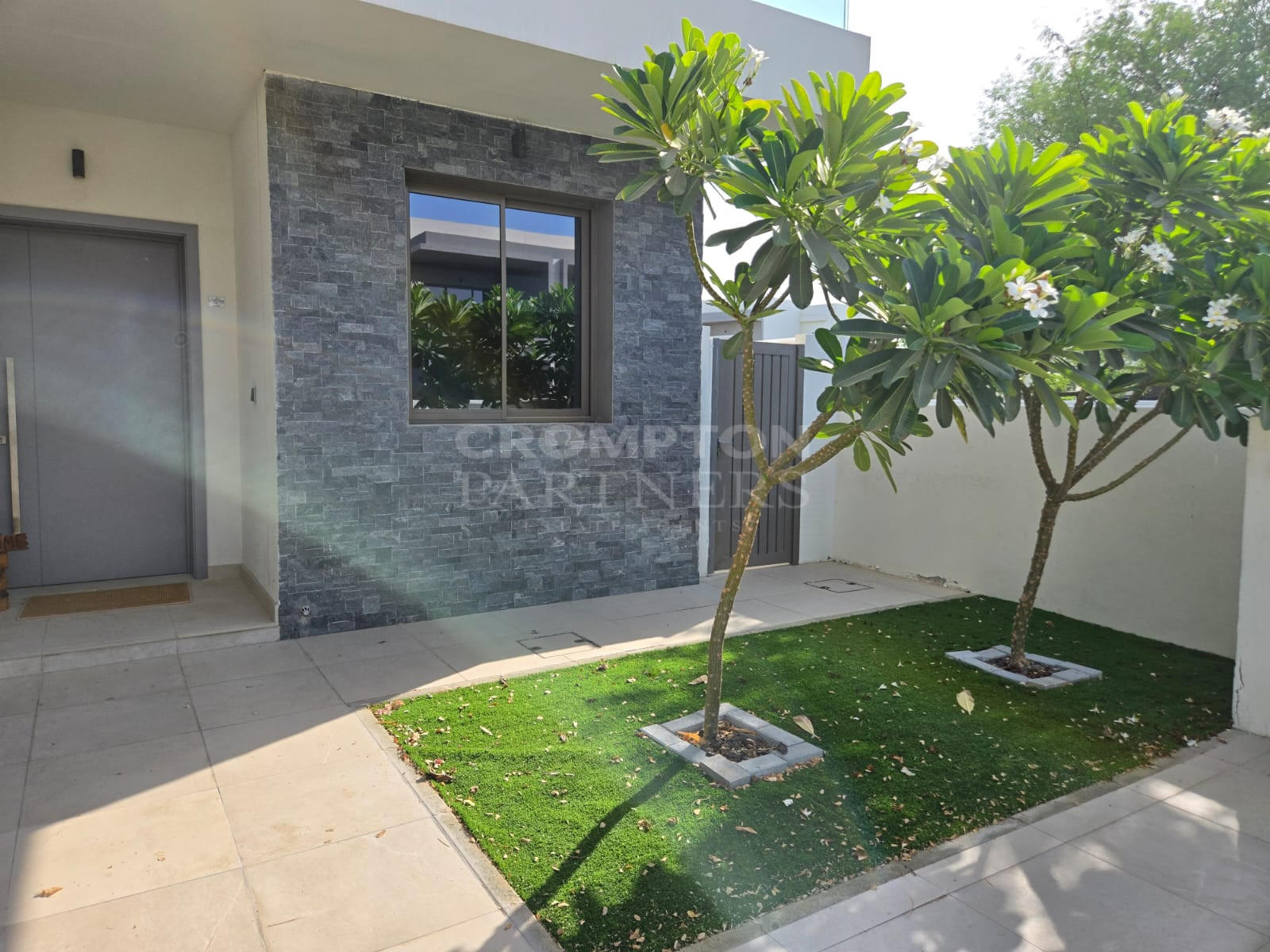 Lavish Living | Precinct 3 | Maids | Vacant Now - Photo 2