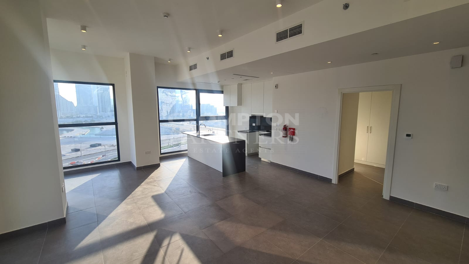 Lavish Sea View | Spacious Layout | Luxury Living - Photo 2