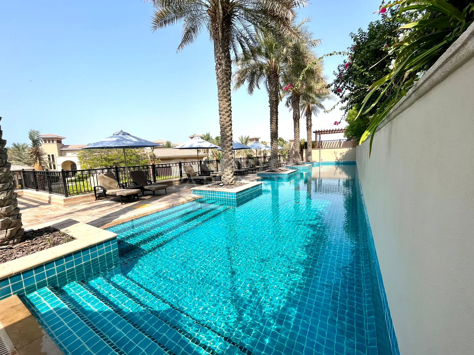 Upcoming 1st Sept | Beach Access | Book Now - Photo 3