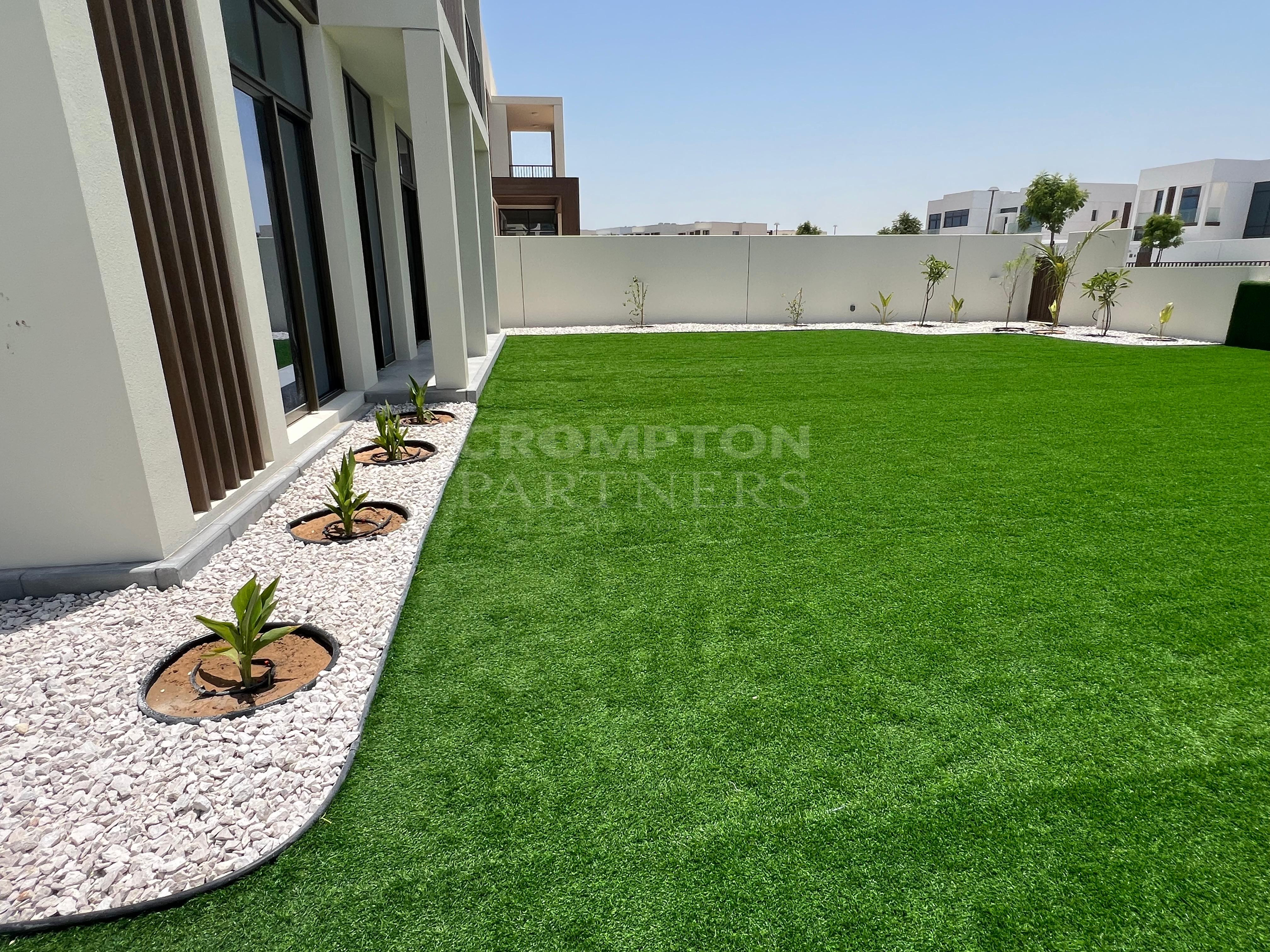 Huge Plot | Luxurious | Closed Kitchen | Vacant - Photo 3