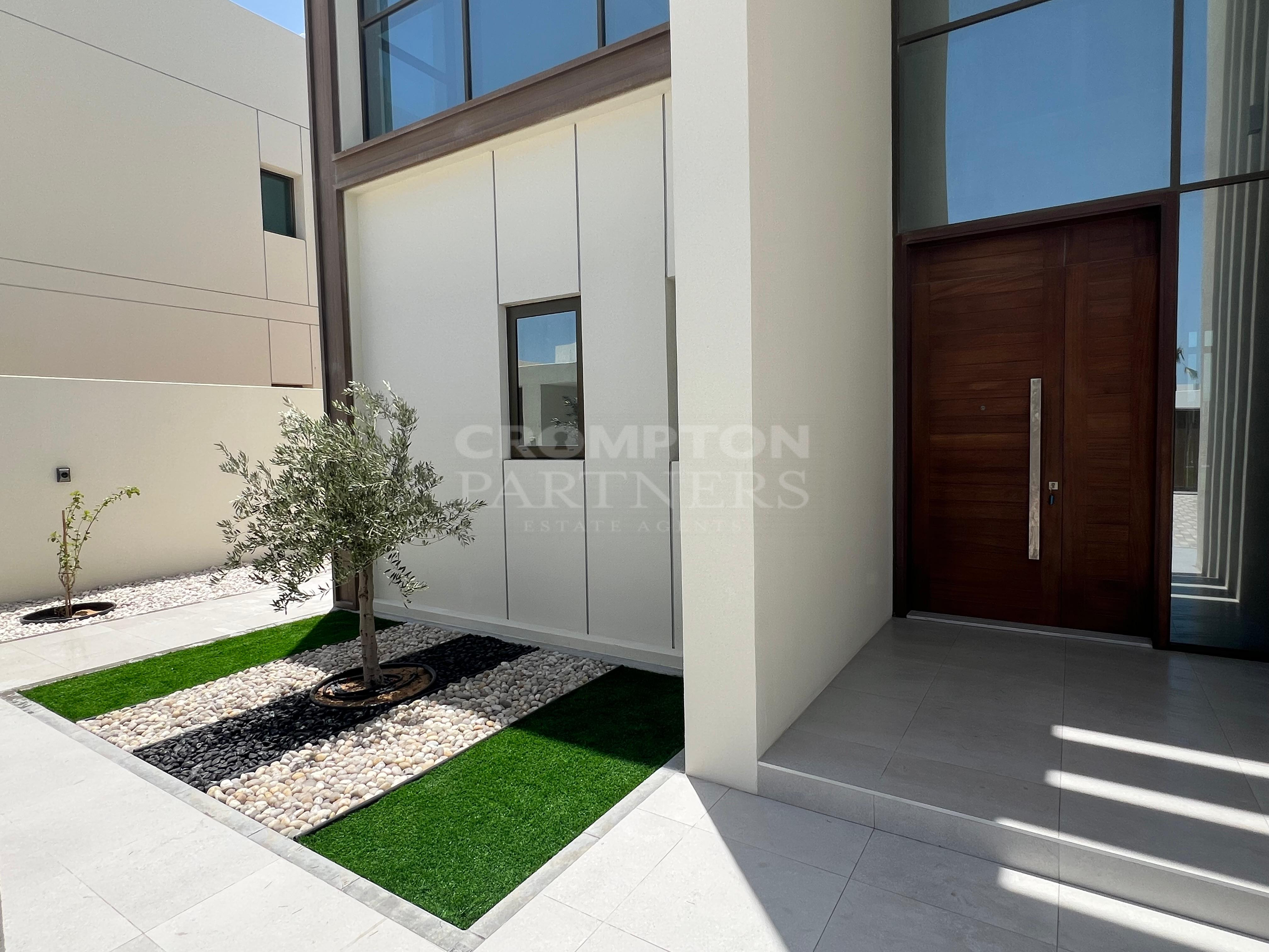 Huge Plot | Luxurious | Closed Kitchen | Vacant - Photo 4
