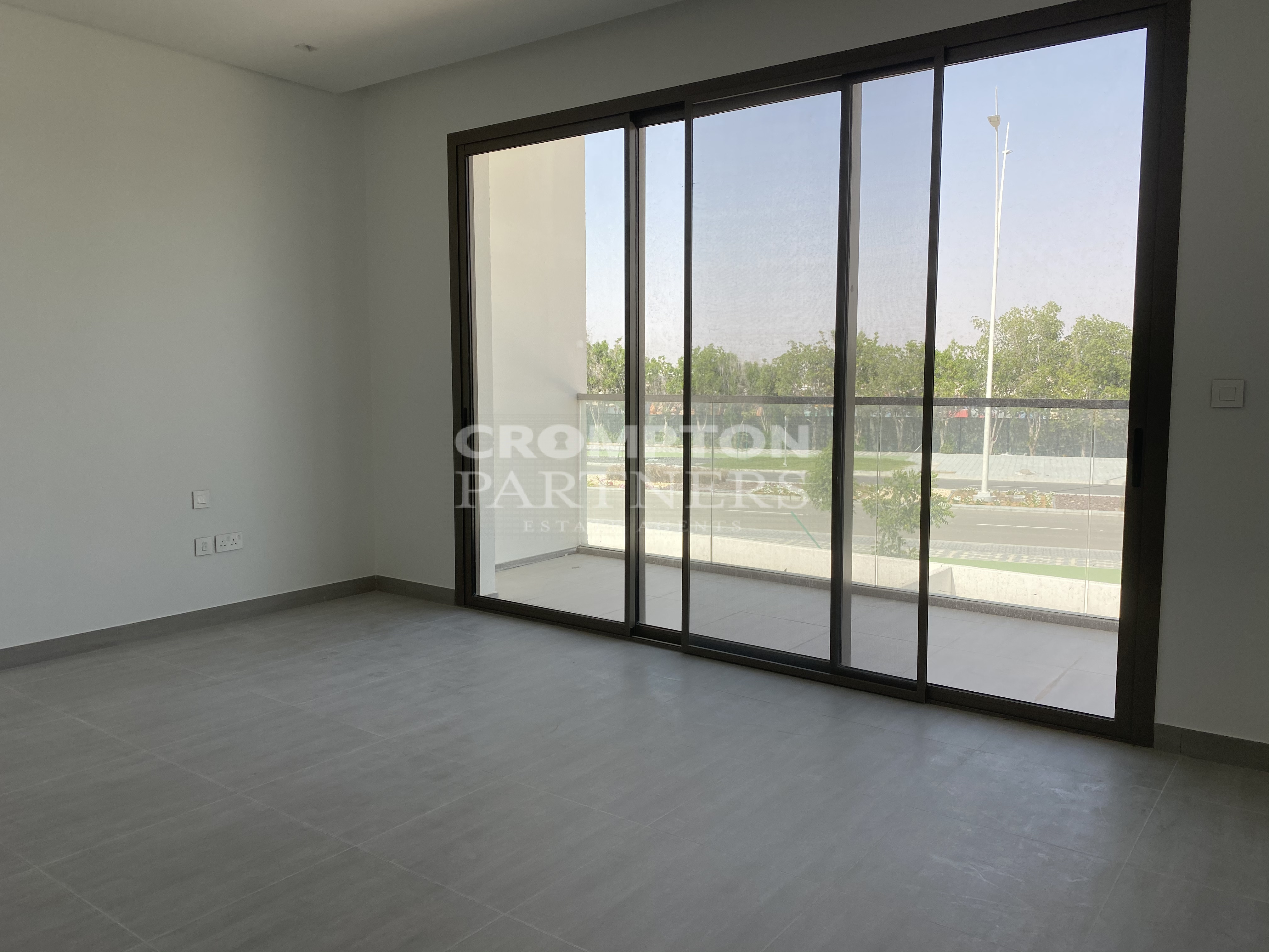 Owner Occupied|Single Row|with Maids and Study - Photo 3