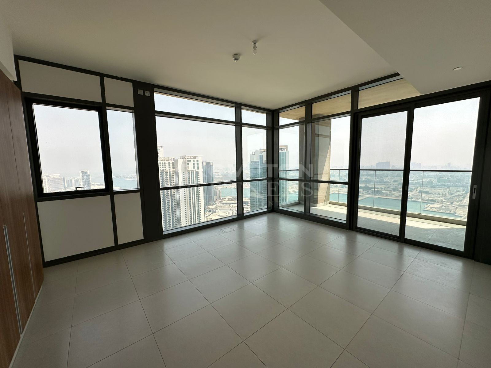 Duplex | Spacious | Water Views | Vacant - Photo 2