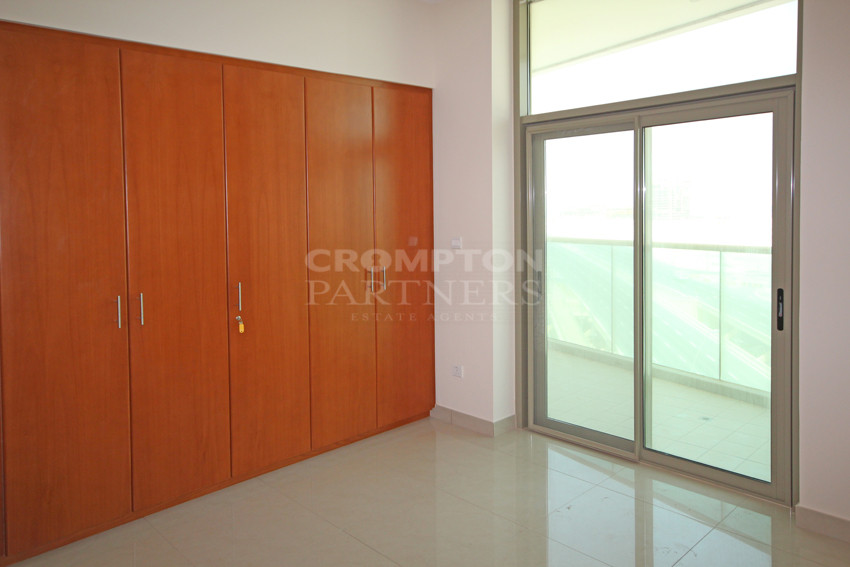 Canal View | Spacious | Rented | Balcony - Photo 4