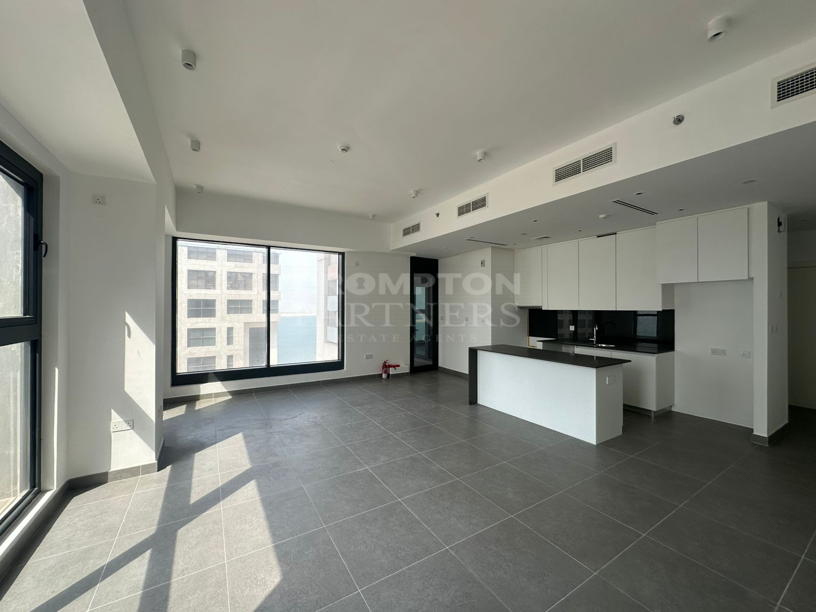 Fancy | Great Location | Vacant And Ready - Photo 3